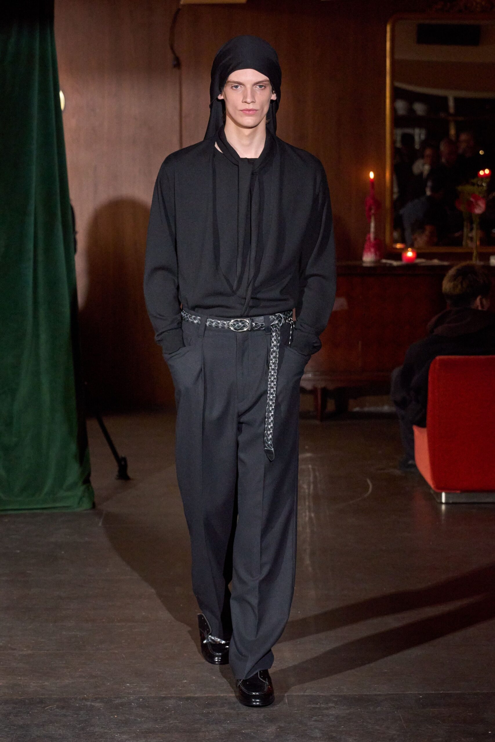 black cotton long-sleeve collared relaxed shirt