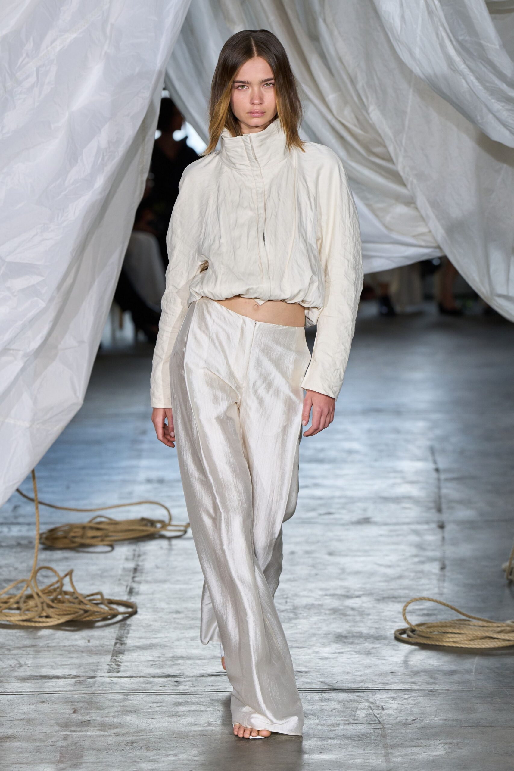 white cotton long-sleeve collared relaxed pleated cropped top