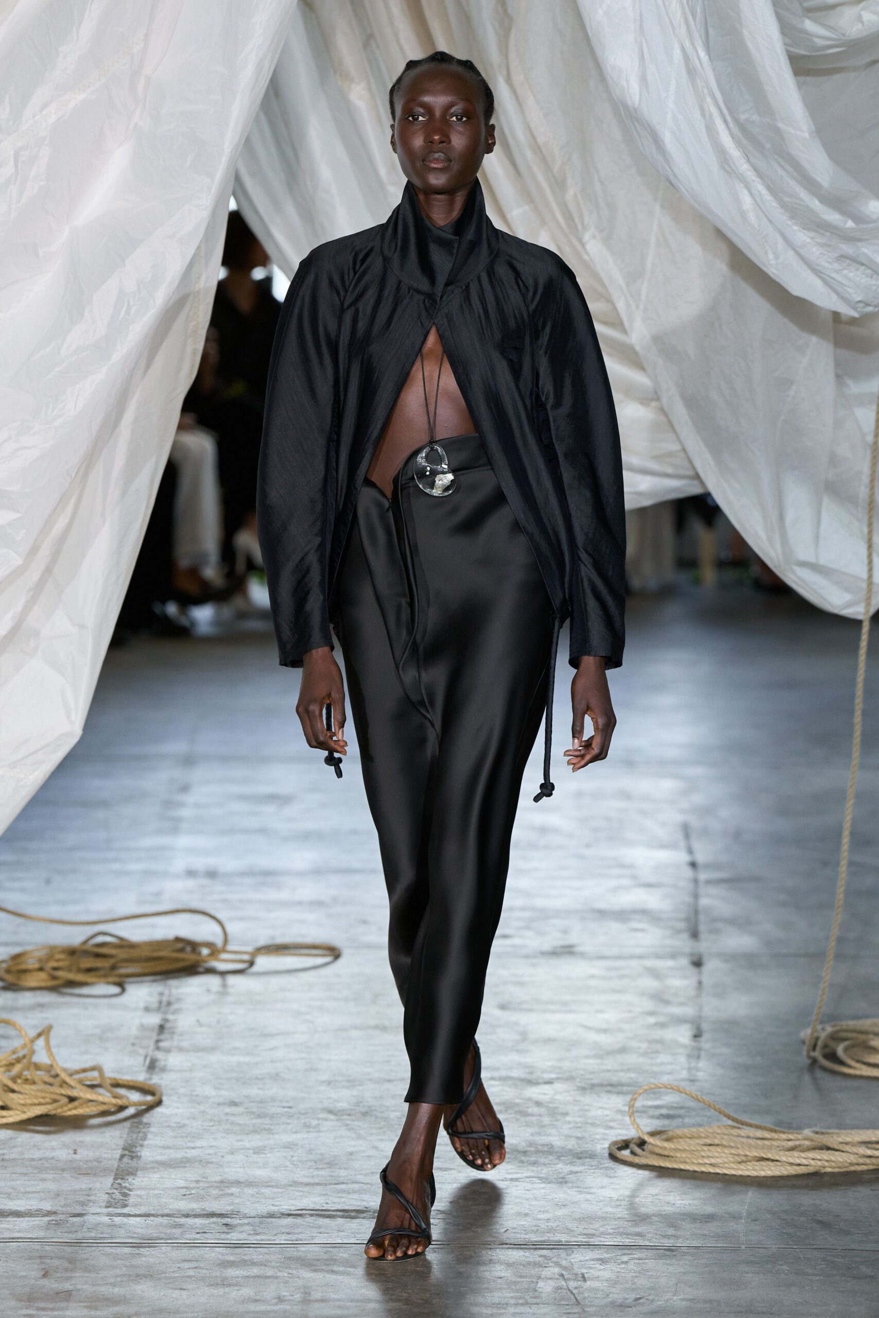 black silk long-sleeve collared fitted zippered jacket