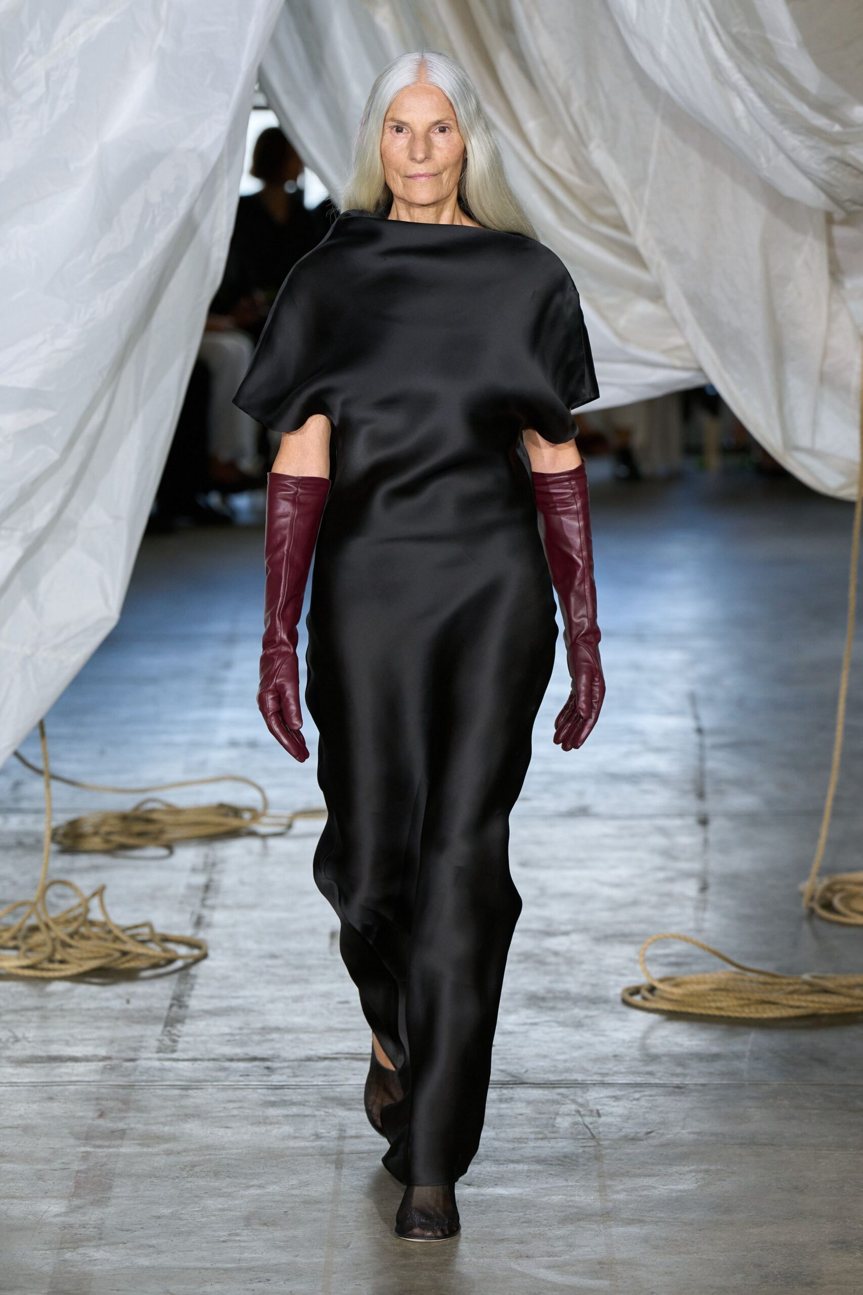 red leather fitted gloves
