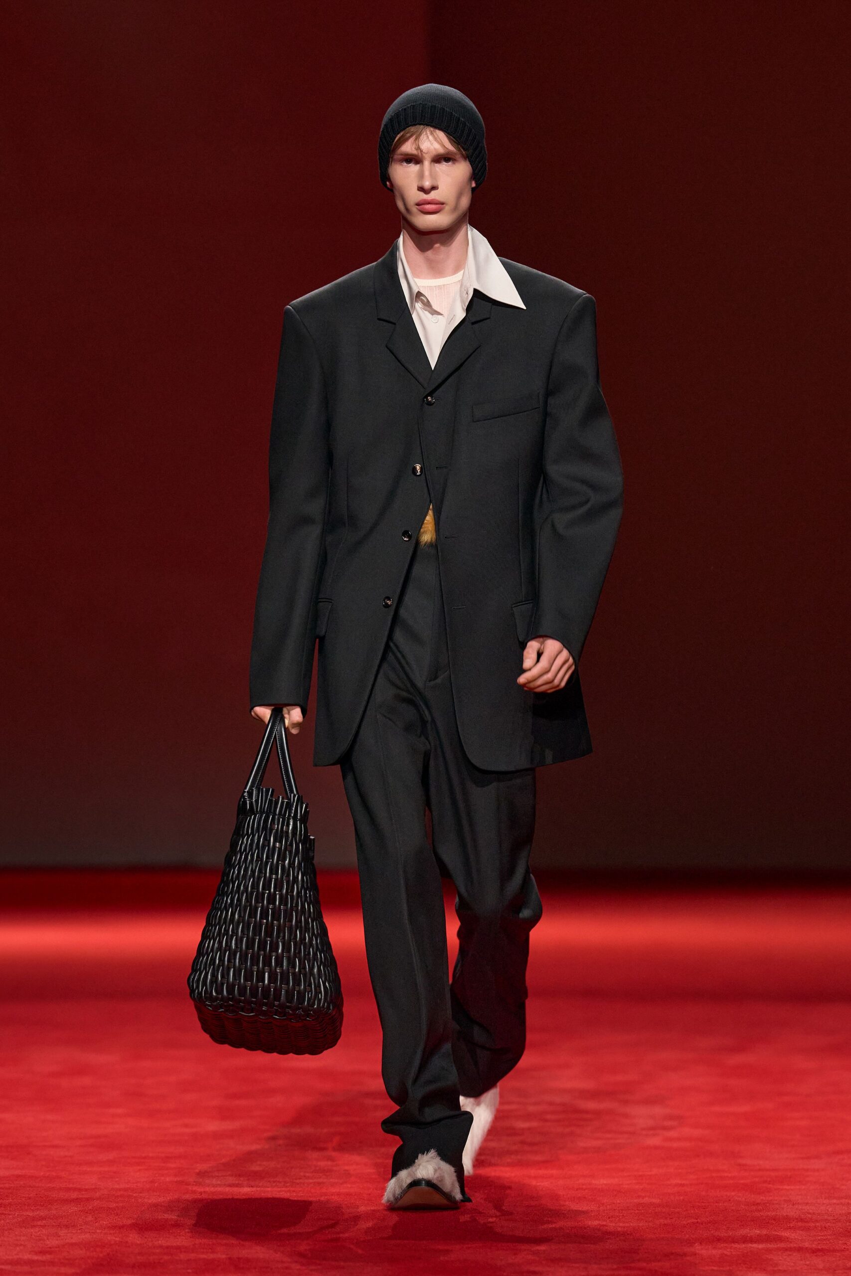 black wool long-sleeve collared tailored buttoned suit