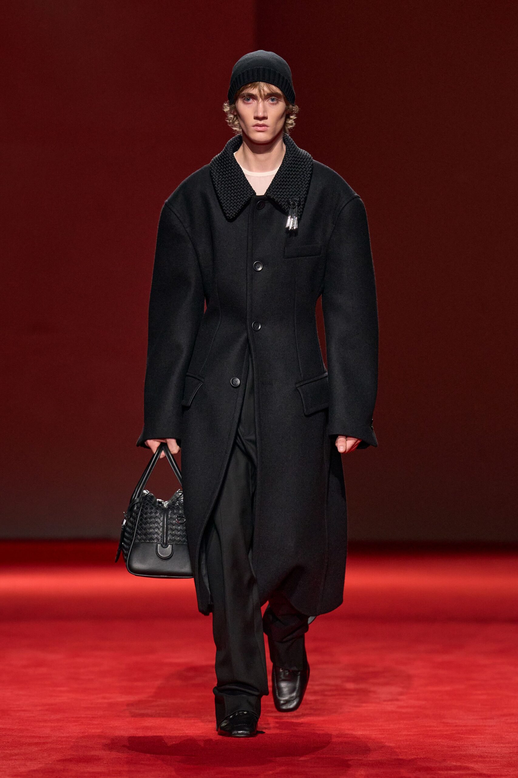 black wool long-sleeve collared oversized coat