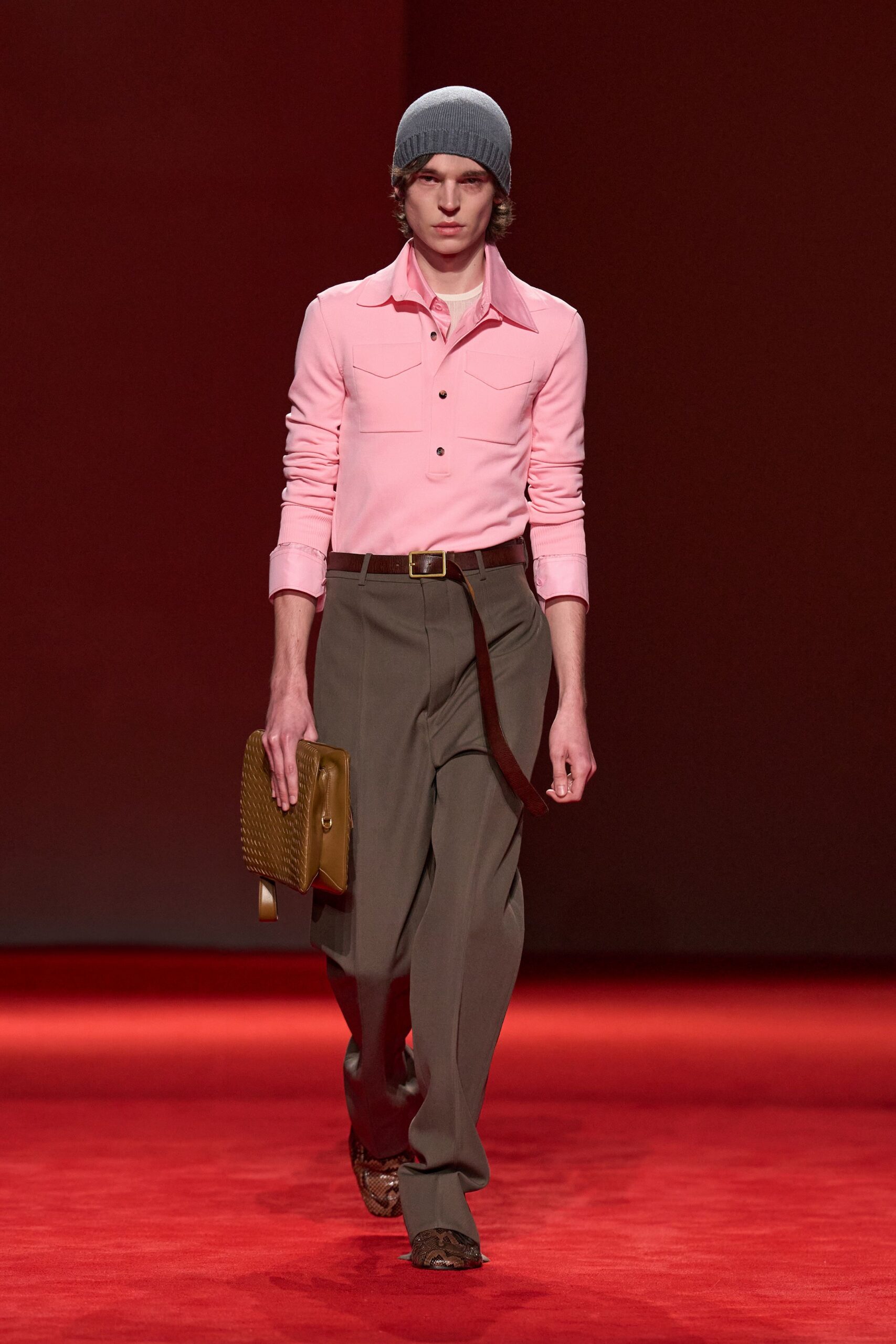 pink cotton long-sleeve collared fitted buttoned shirt