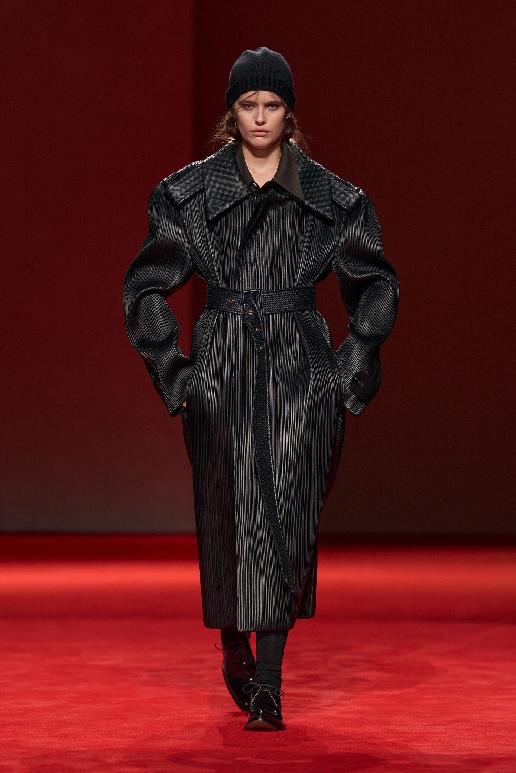 black wool long-sleeve collared relaxed belted pleated coat