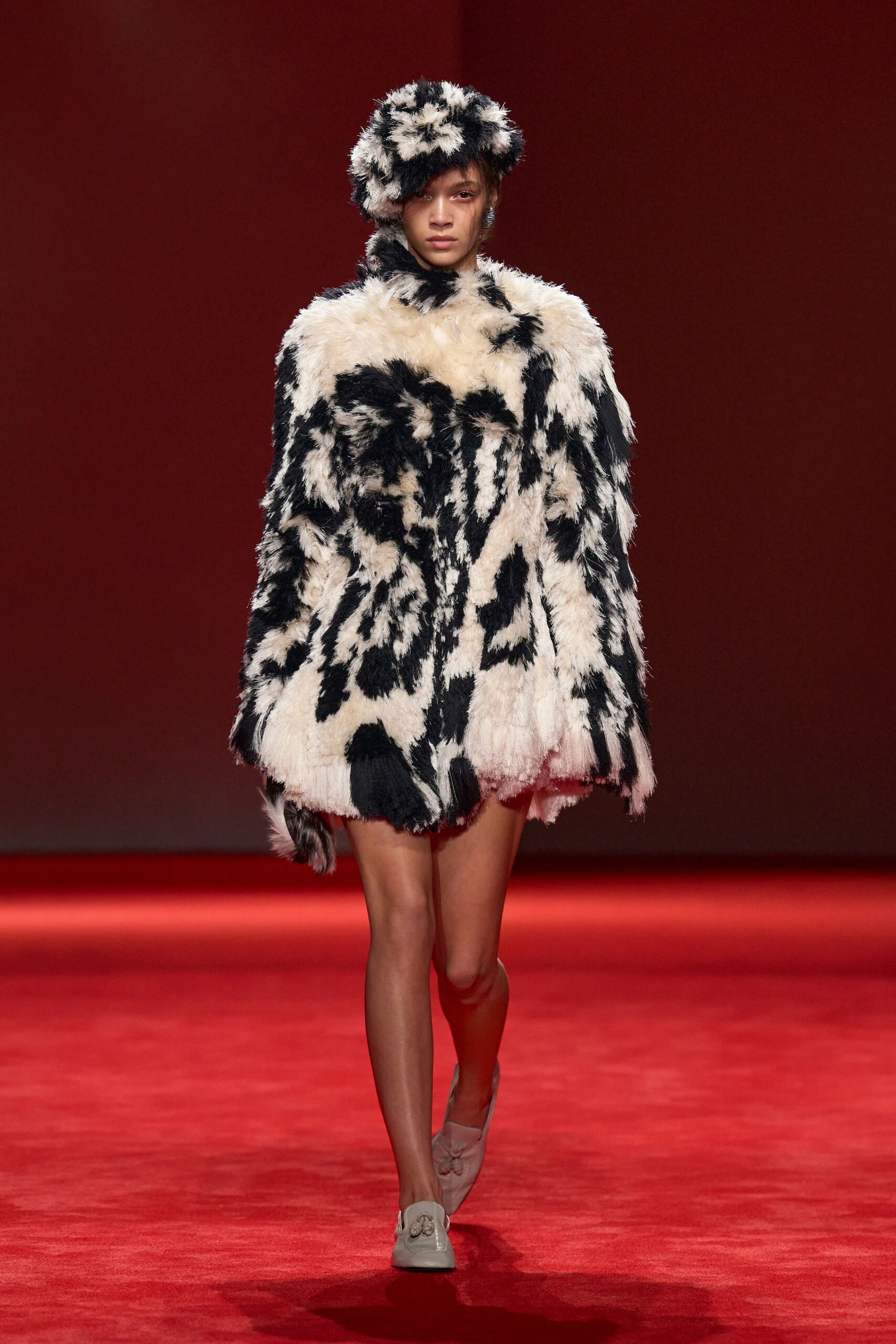 black fur long-sleeve relaxed flared short coat