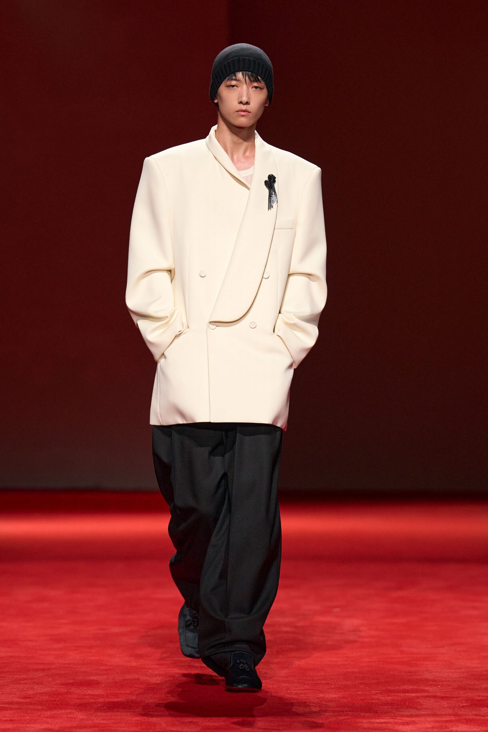 white wool long-sleeve collared oversized blazer