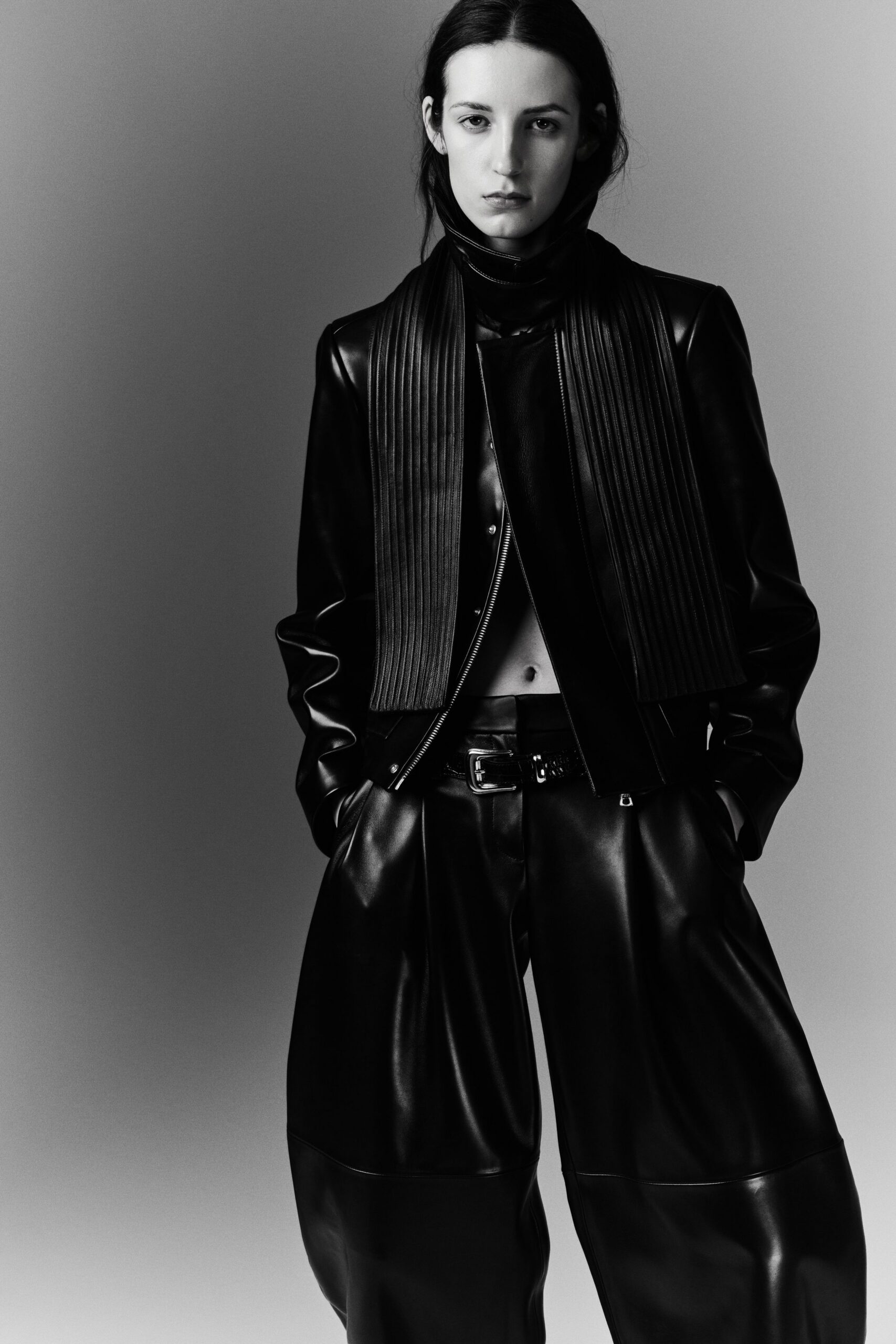 black leather long-sleeve collared fitted pleated jacket