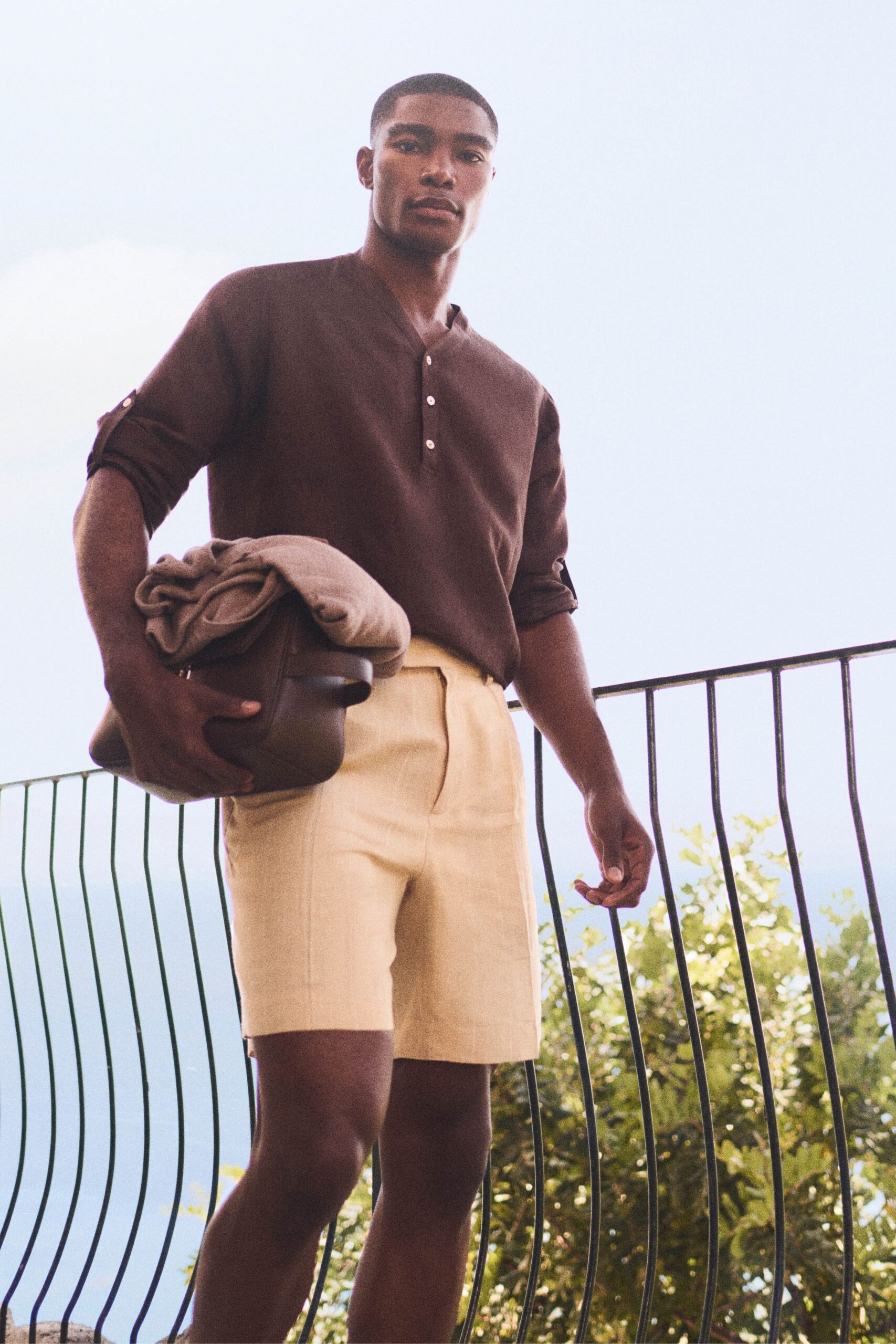 beige cotton fitted straight-leg shorts