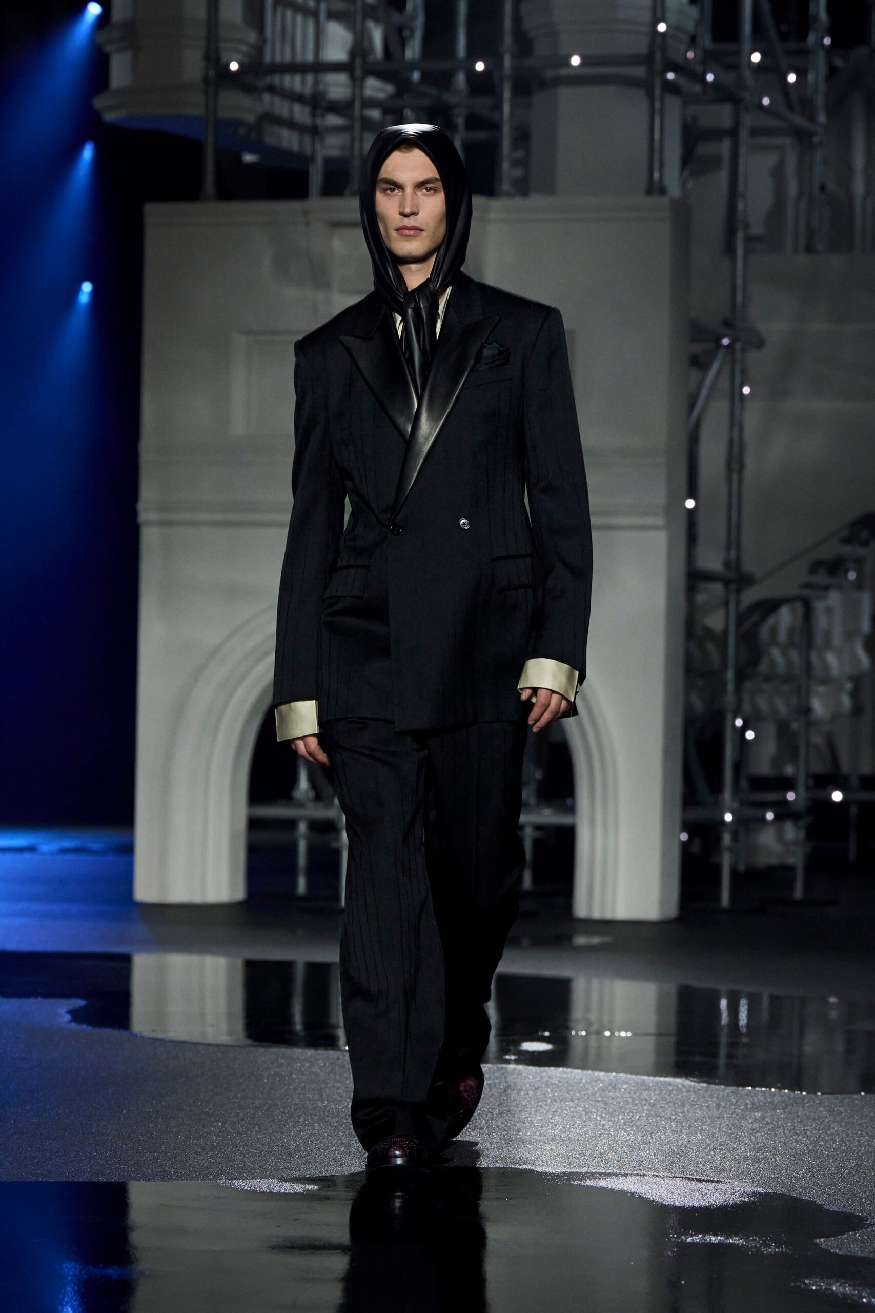 black wool long-sleeve collared tailored buttoned suit