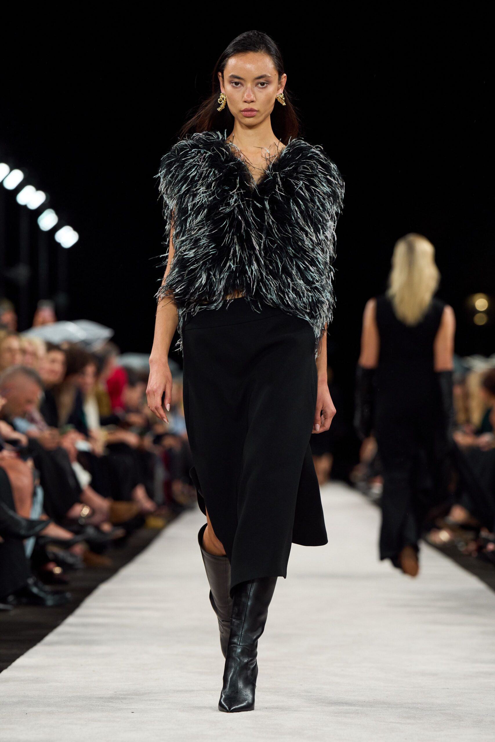 black fur sleeveless fitted layered top