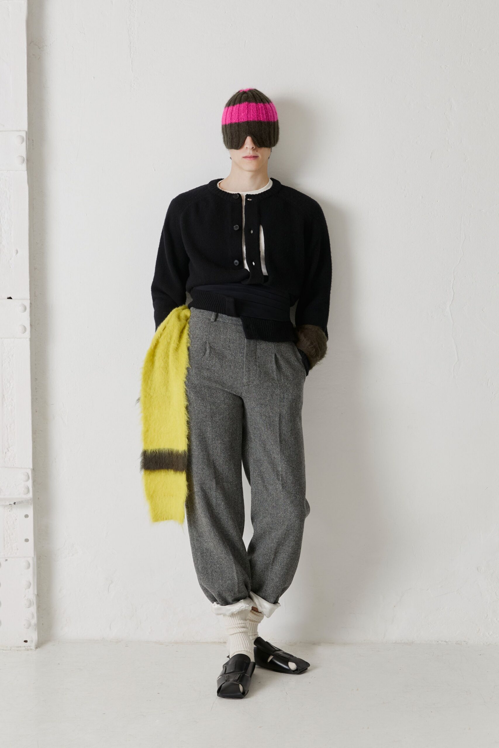 black wool long-sleeve collared fitted sweater