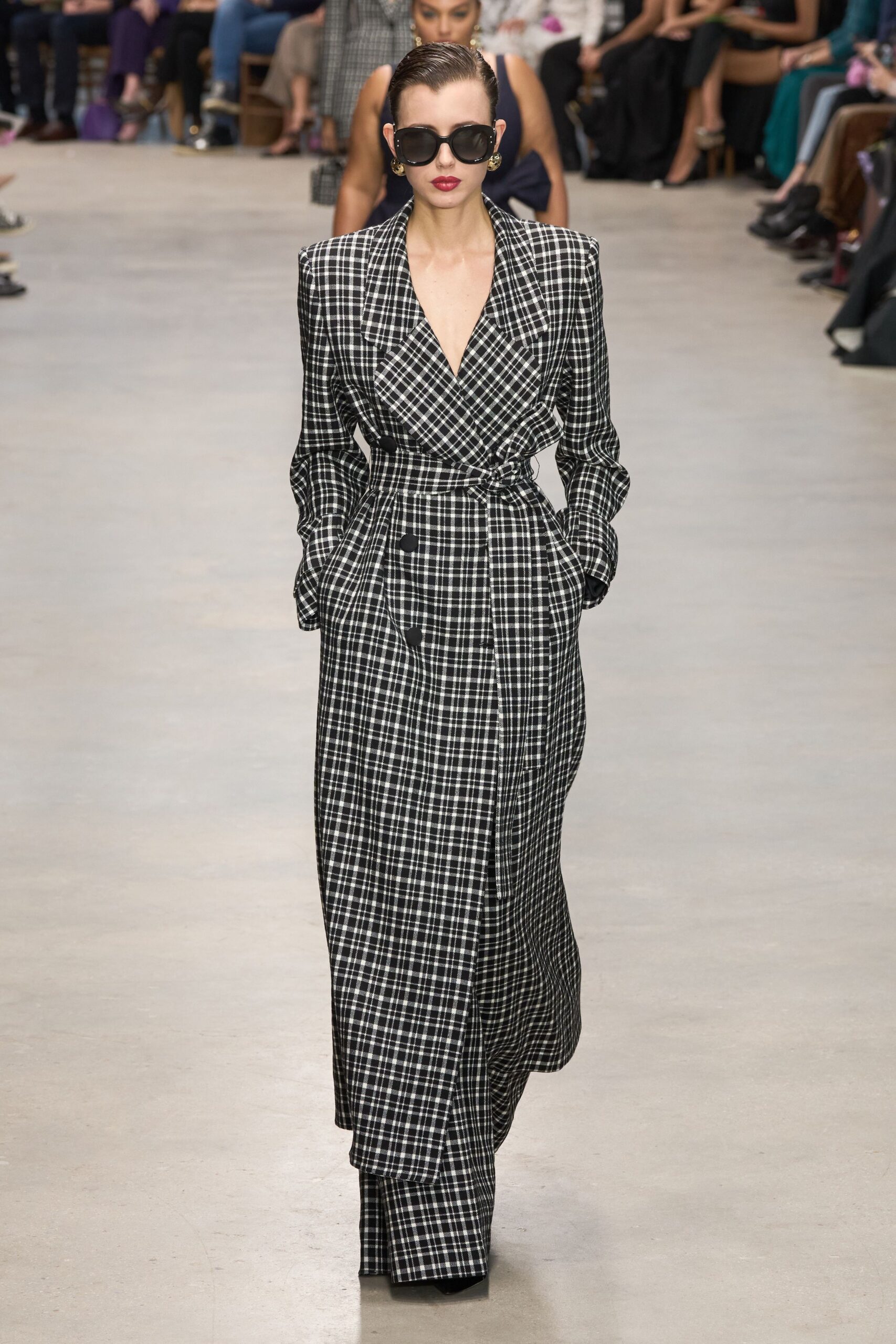 black cotton long-sleeve collared fitted checked belted coat