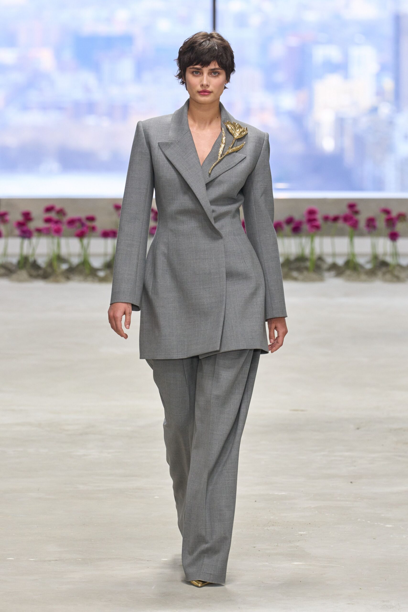 gray wool long-sleeve collared tailored buttoned blazer