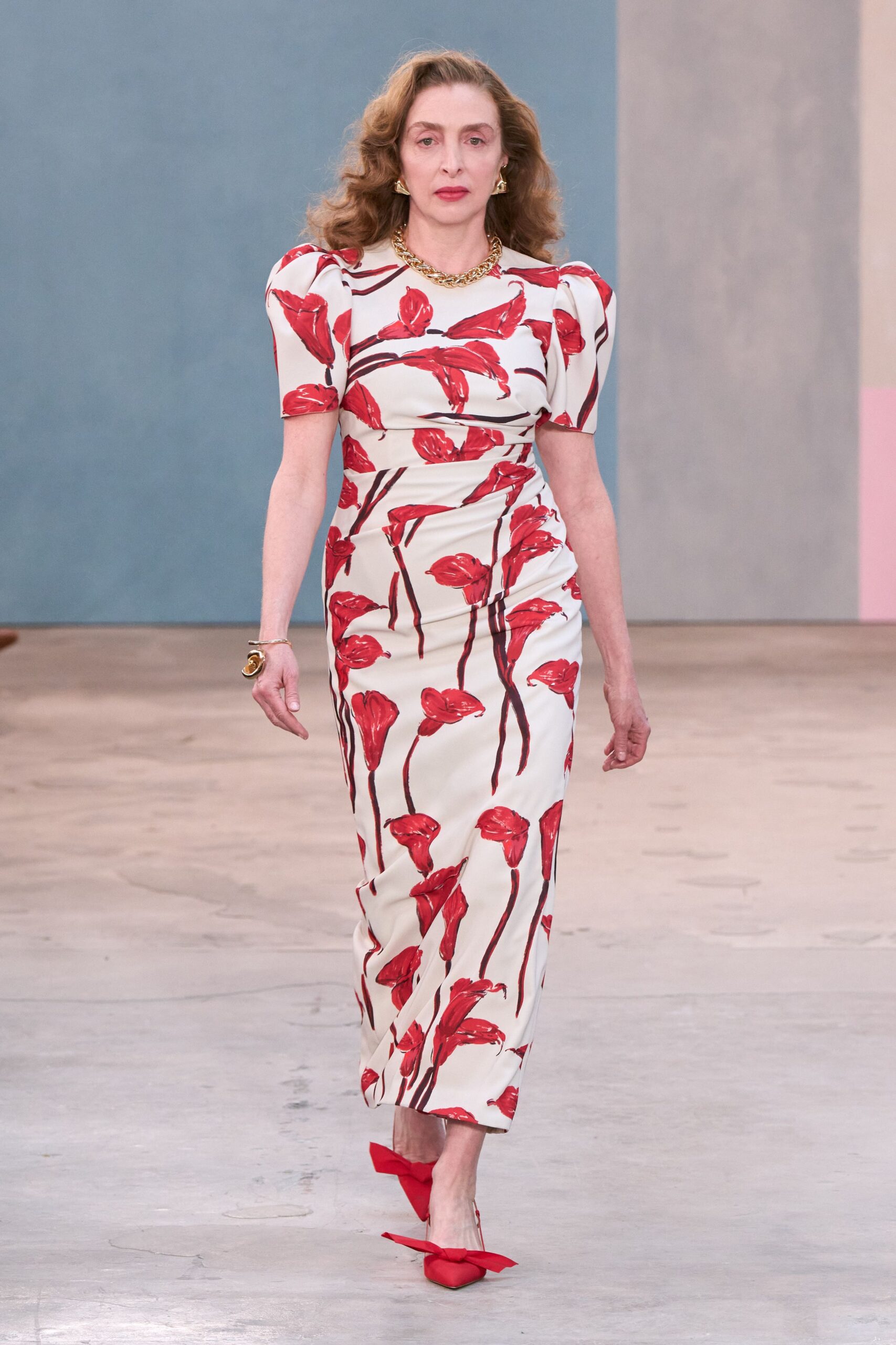 white cotton short-sleeve v-neck fitted floral pencil dress