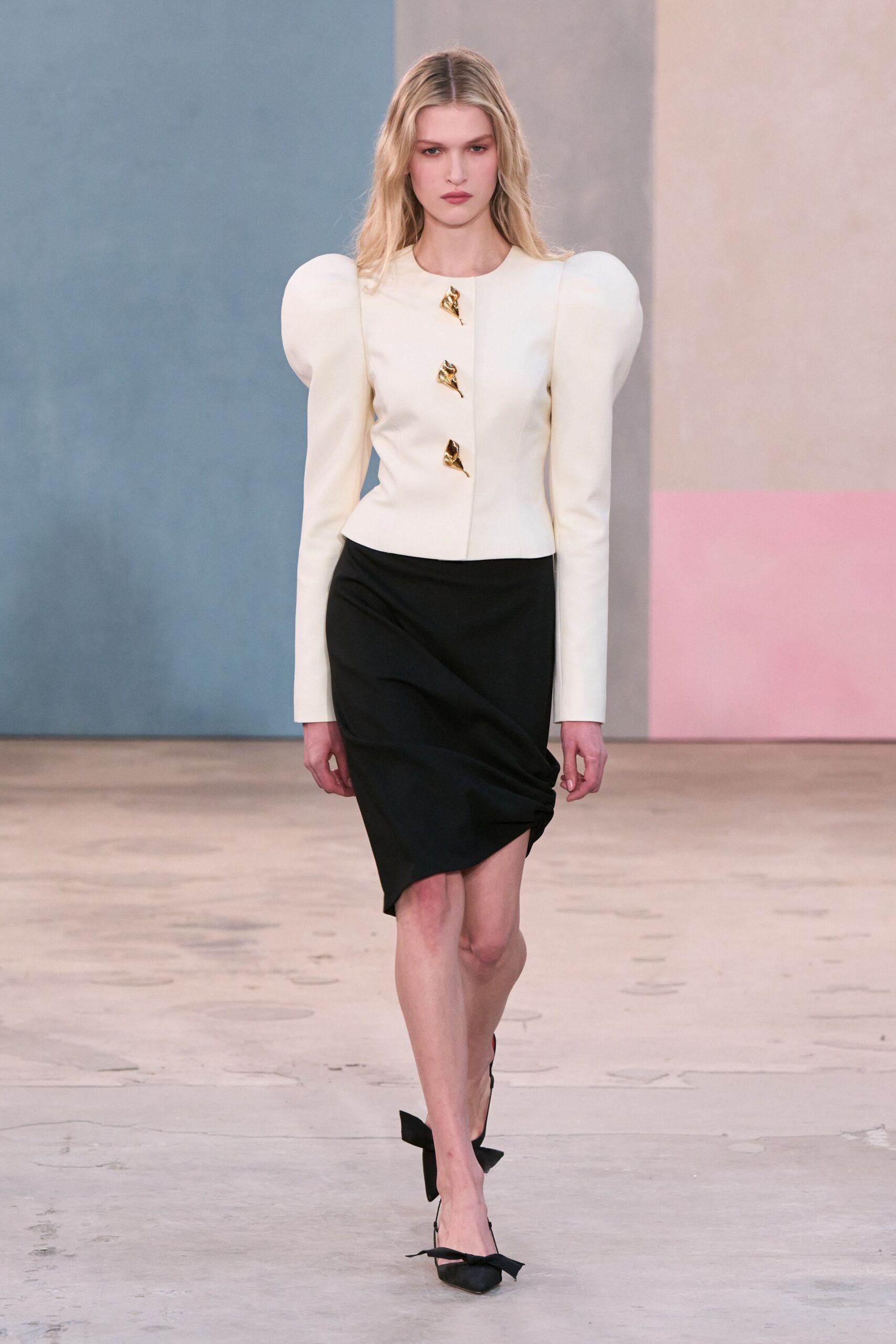 white cotton long-sleeve collared fitted buttoned blazer