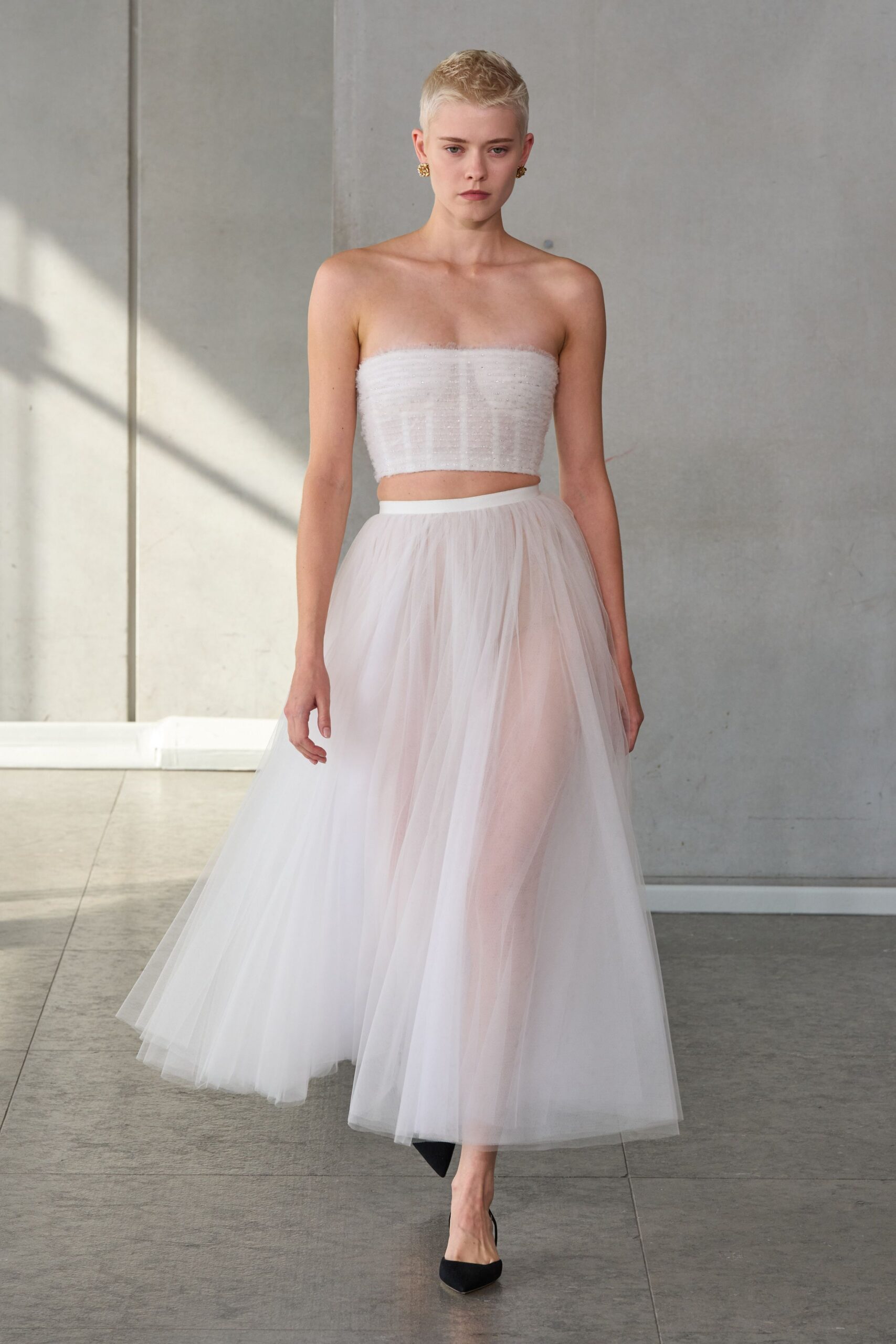 white tulle relaxed high-waisted tiered flowing skirt