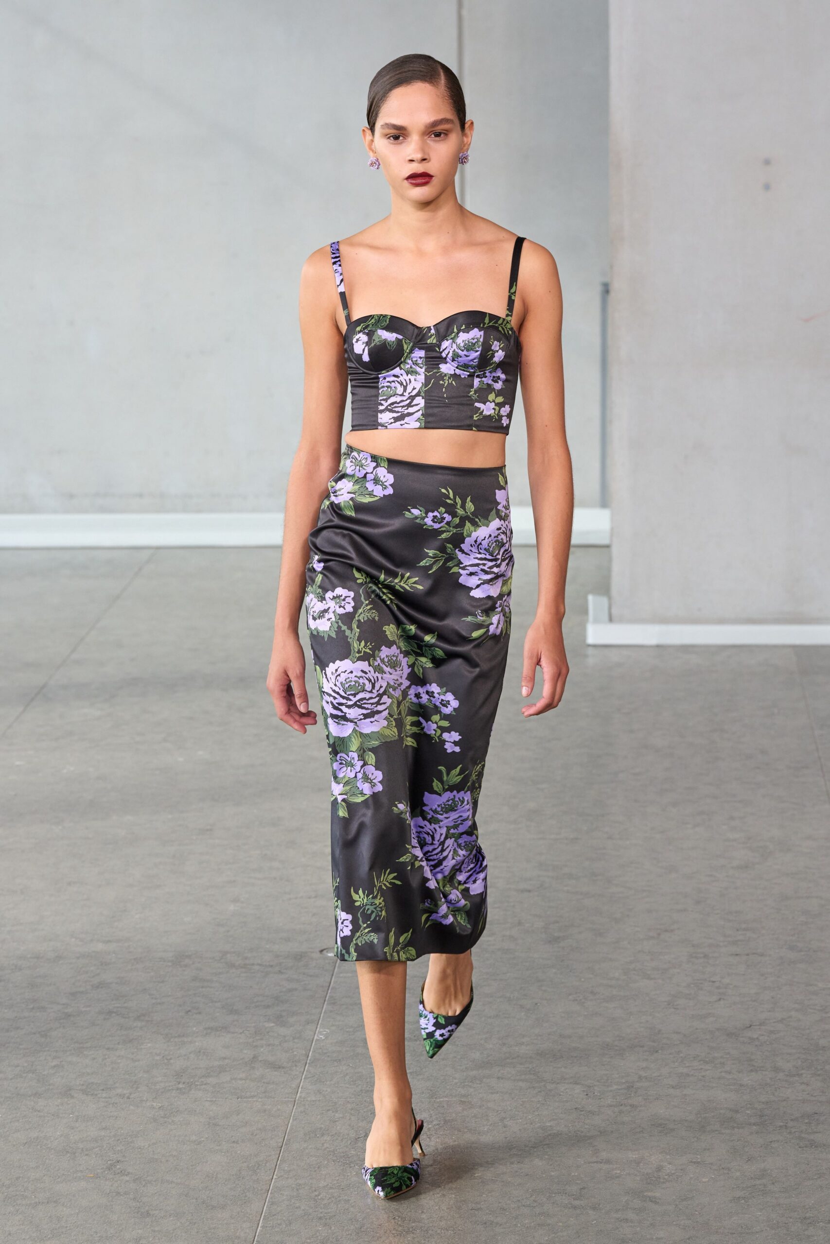 black satin sleeveless v-neck fitted floral cropped crop-top