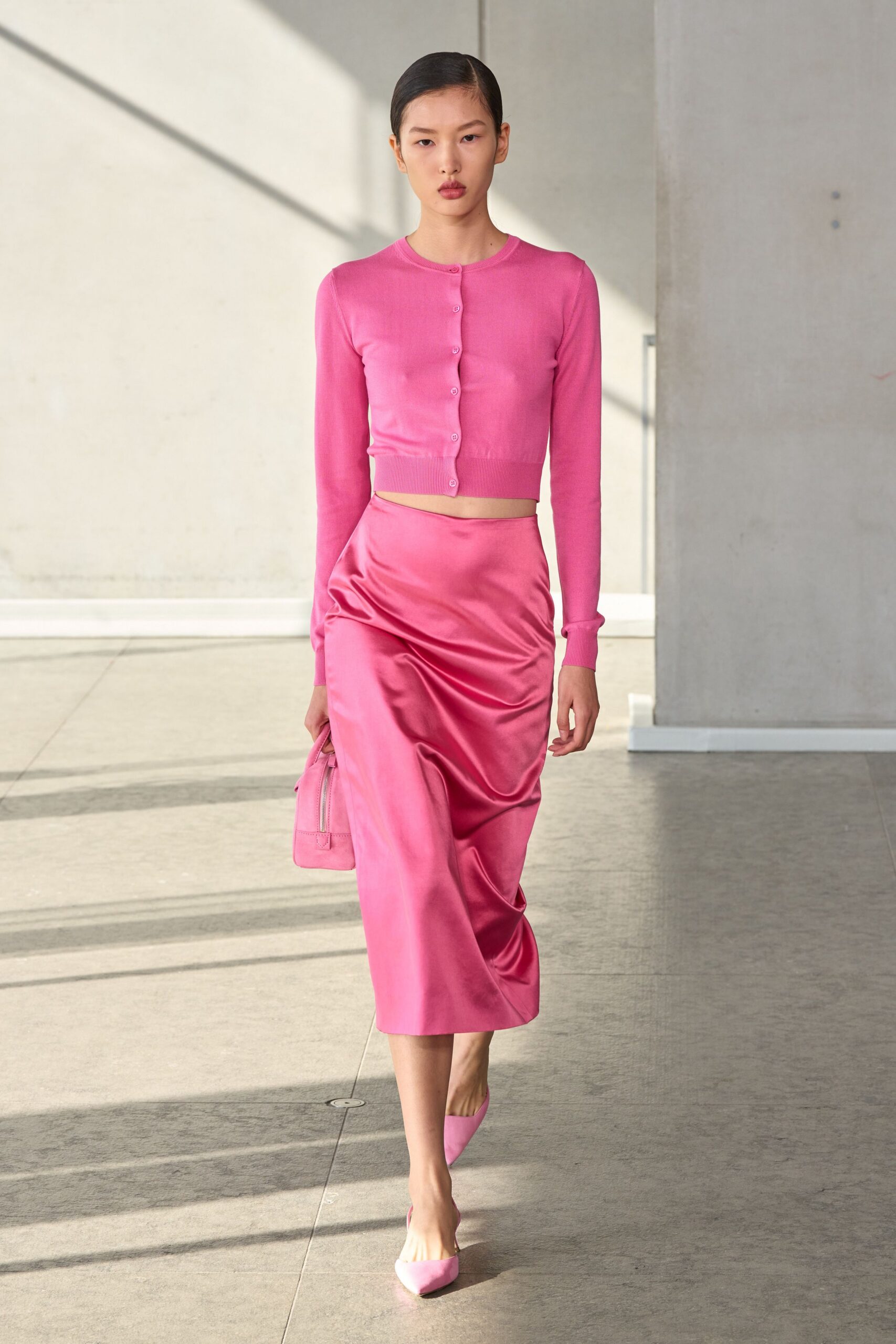 pink cotton long-sleeve collared fitted buttoned cropped top