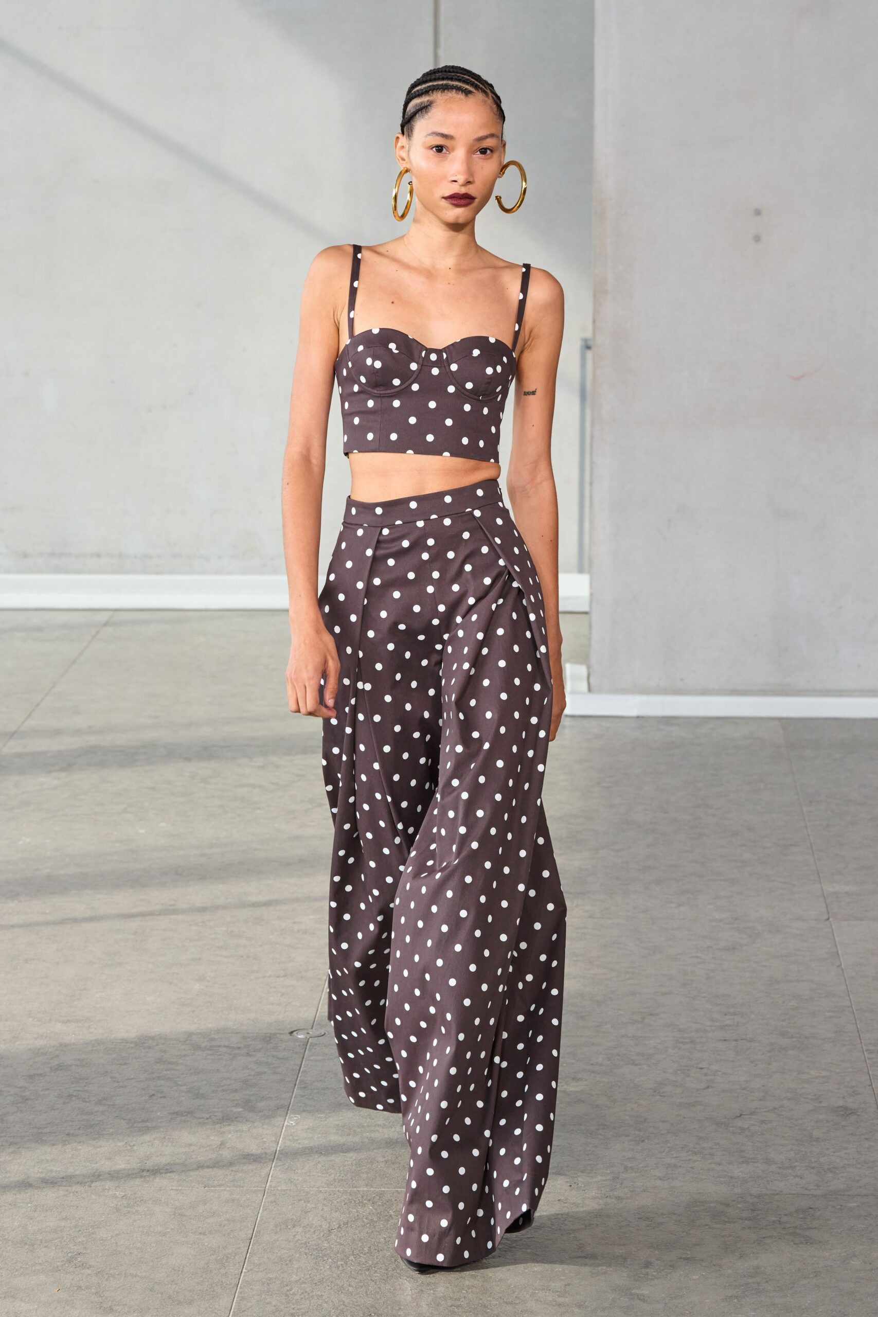 brown cotton sleeveless fitted polka-dot cropped crop-top