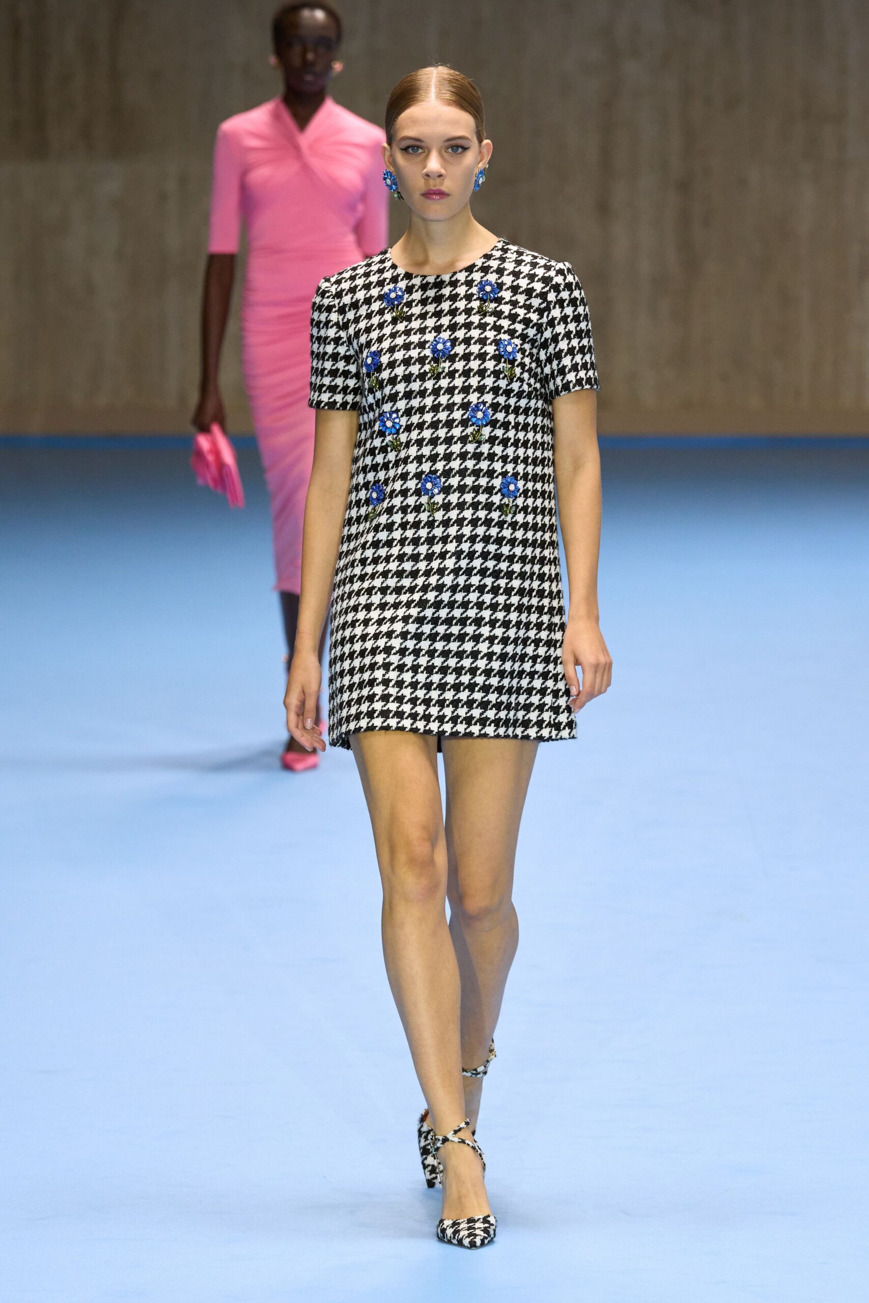 black cotton short-sleeve scoop-neck fitted checked mini dress