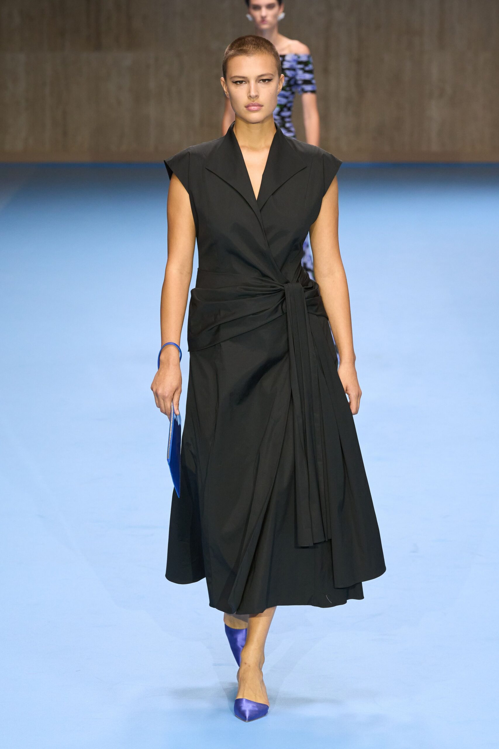 black fitted midi dress with blue shoes