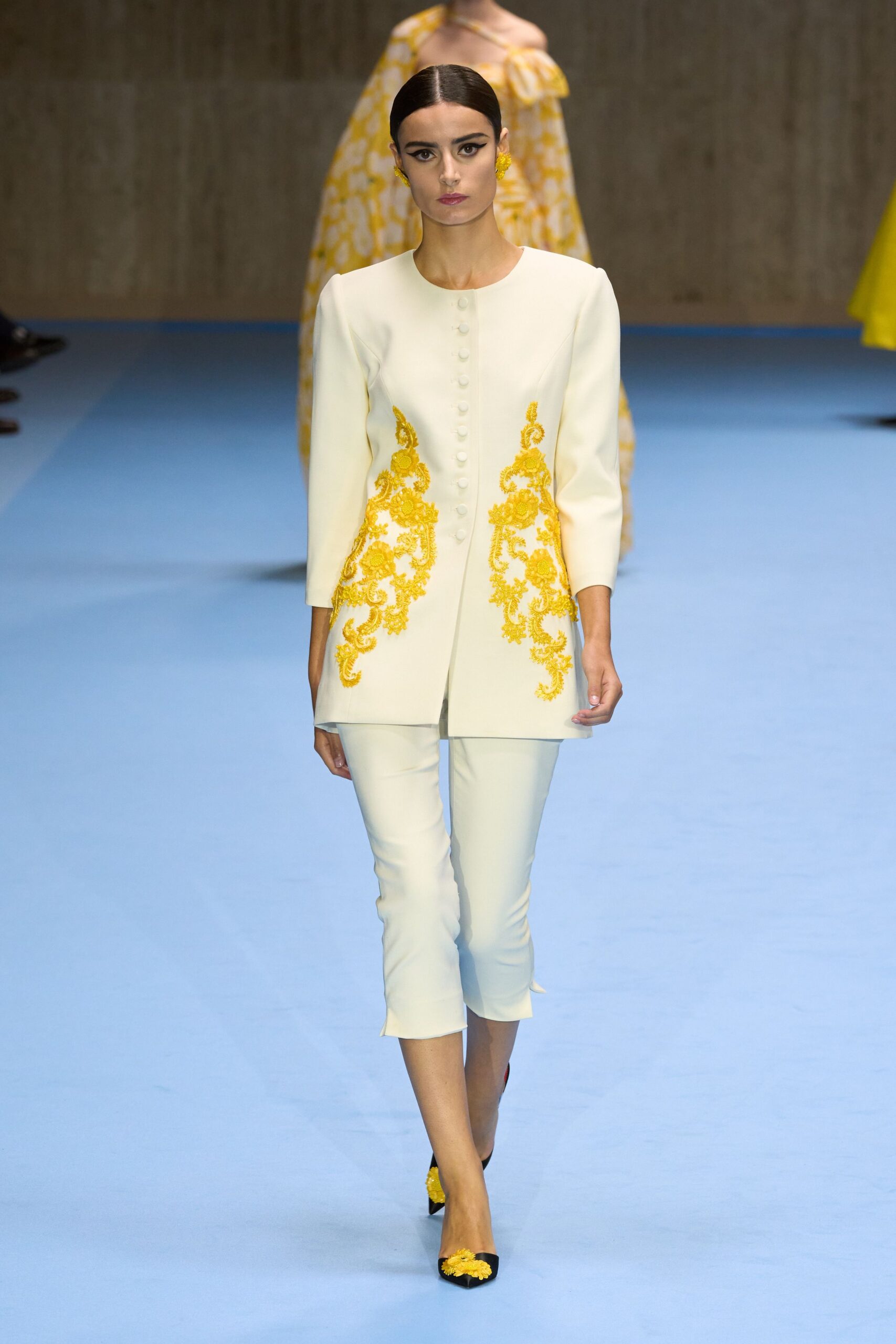 white long-sleeve collared tailored buttoned embroidered blazer