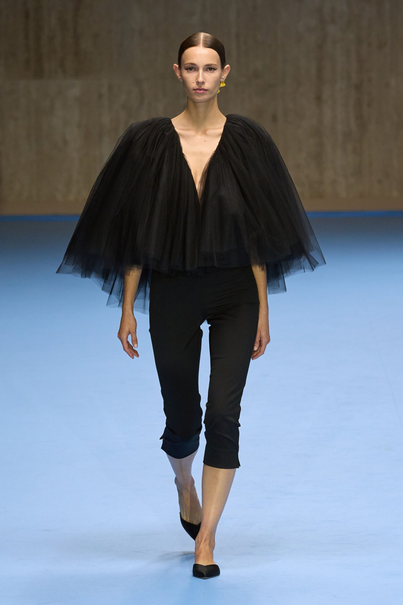 black tulle sleeveless v-neck fitted layered flowing top