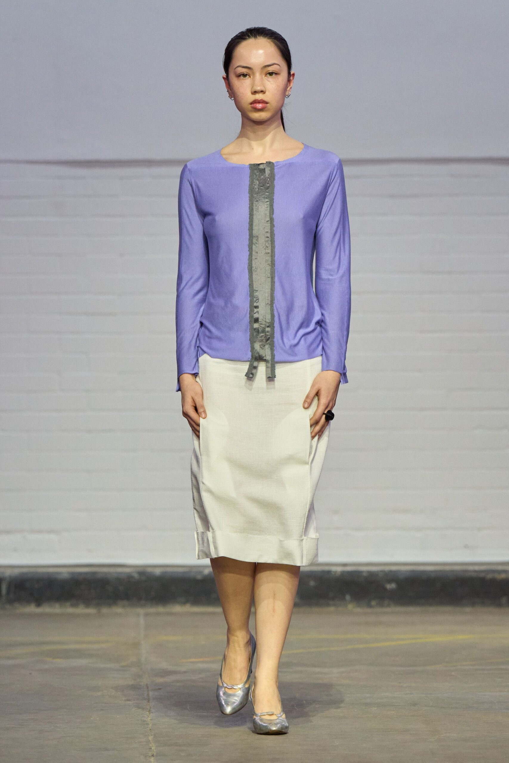 purple cotton long-sleeve v-neck fitted zippered top