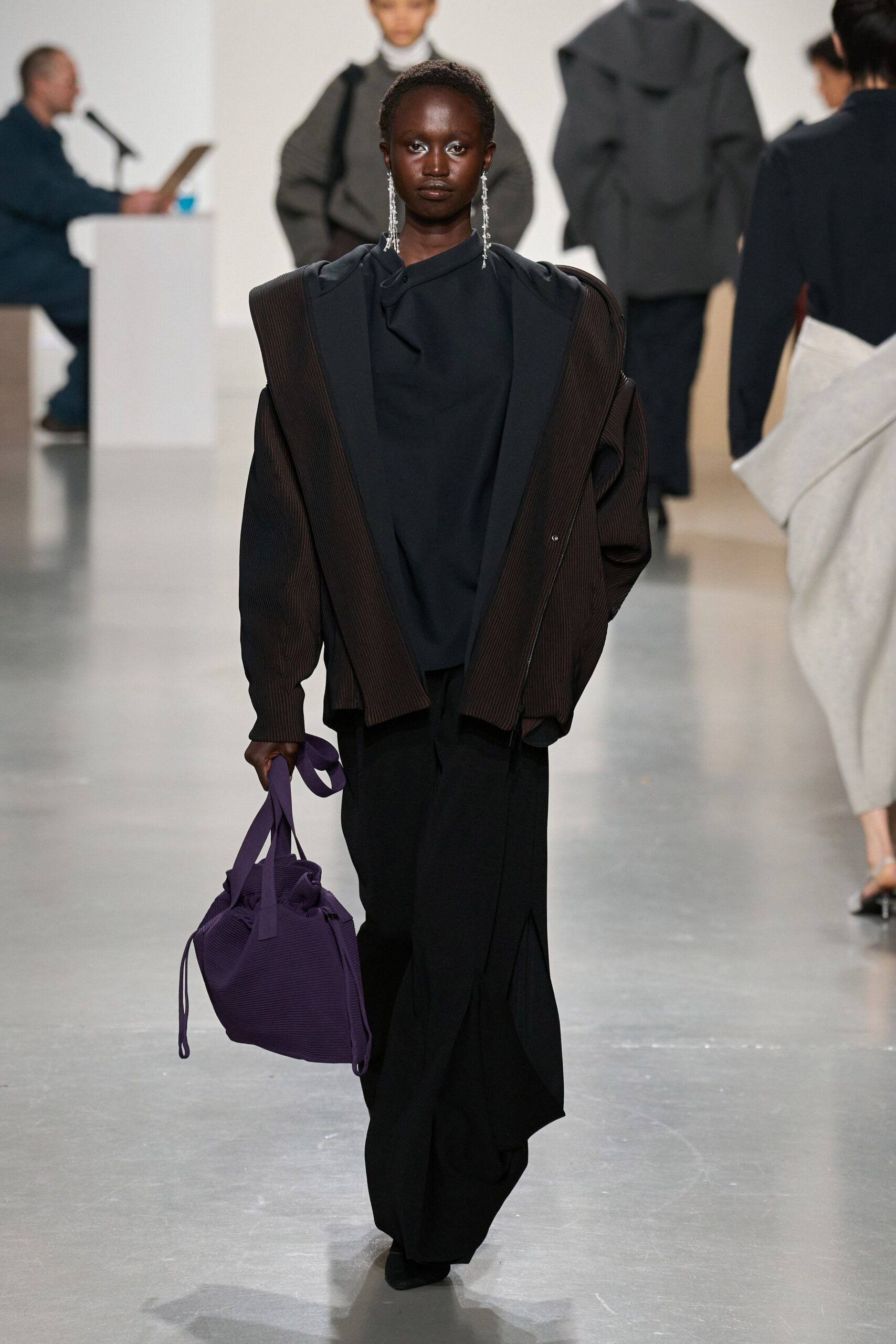 black cotton long-sleeve collared oversized layered jacket