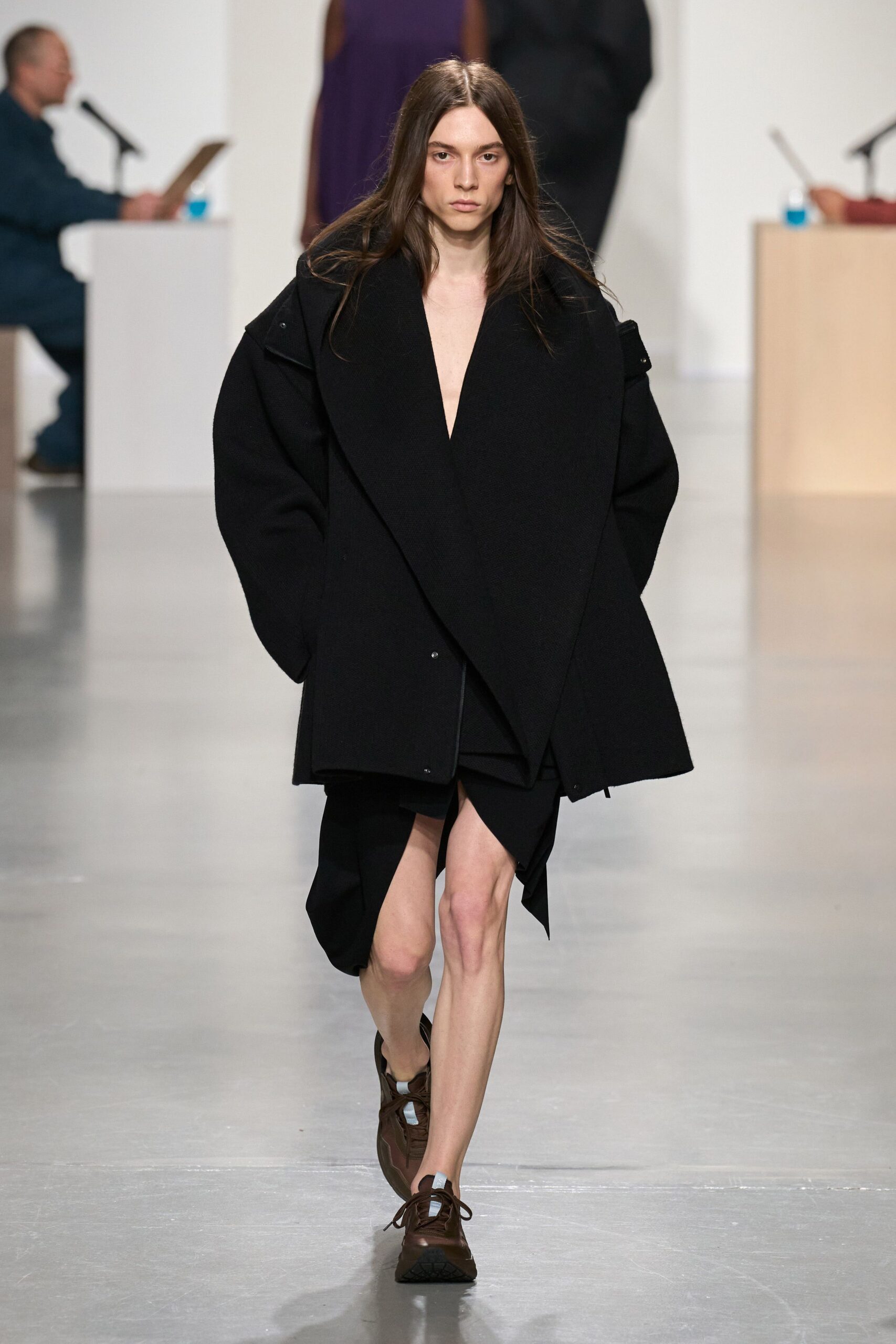 black wool long-sleeve collared oversized coat
