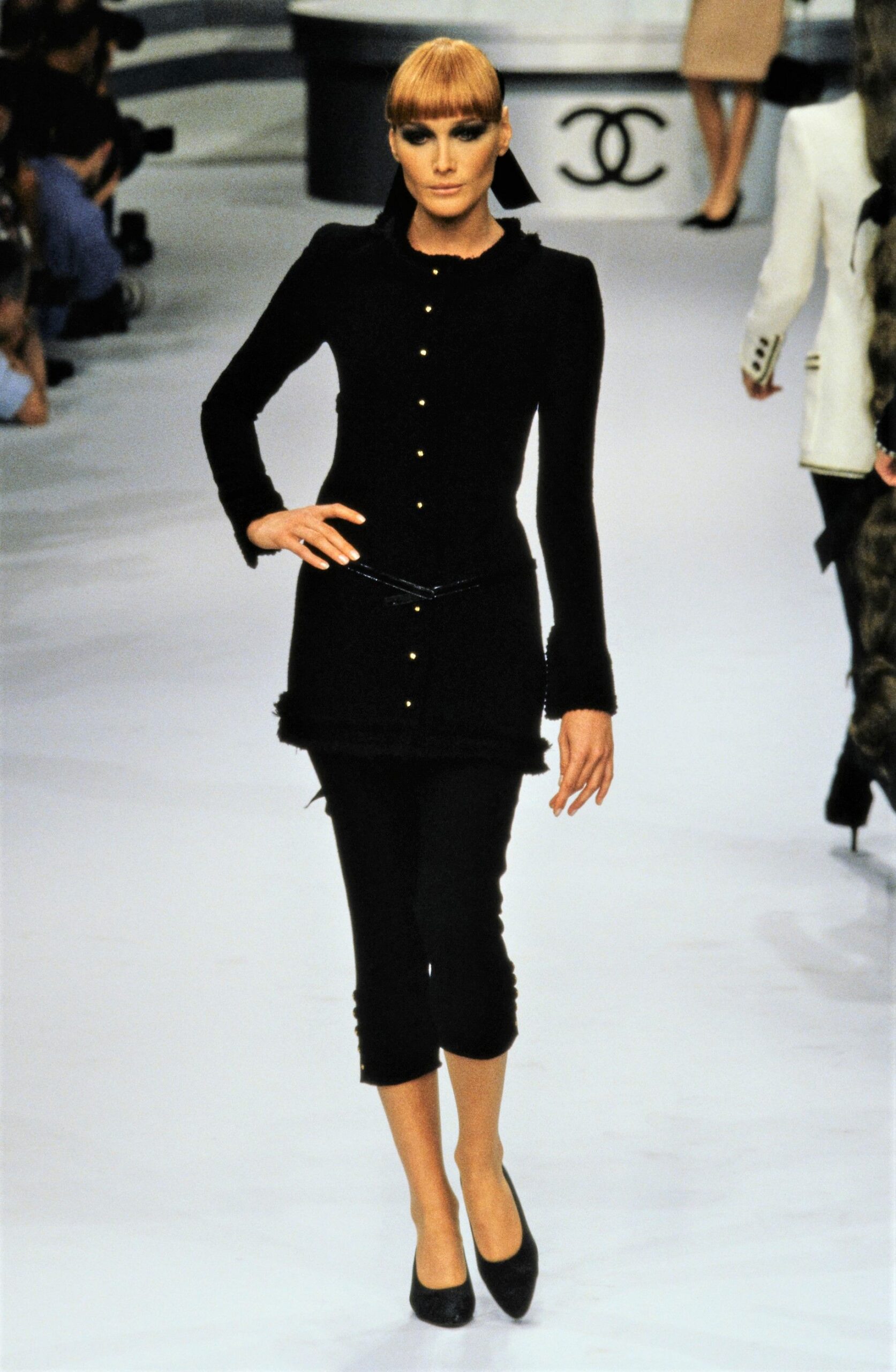 black fitted top with pants