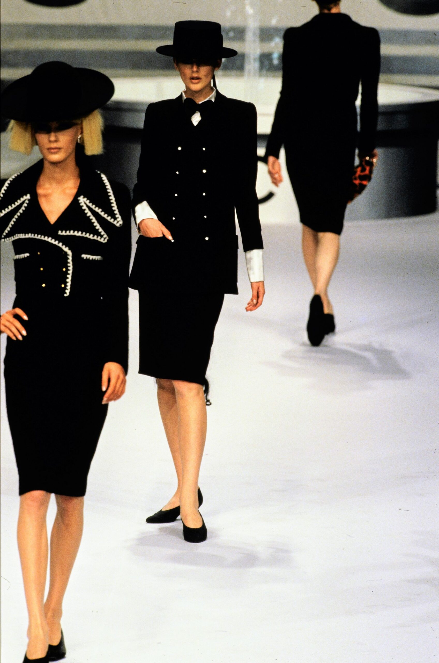 black fitted midi dresses with hat