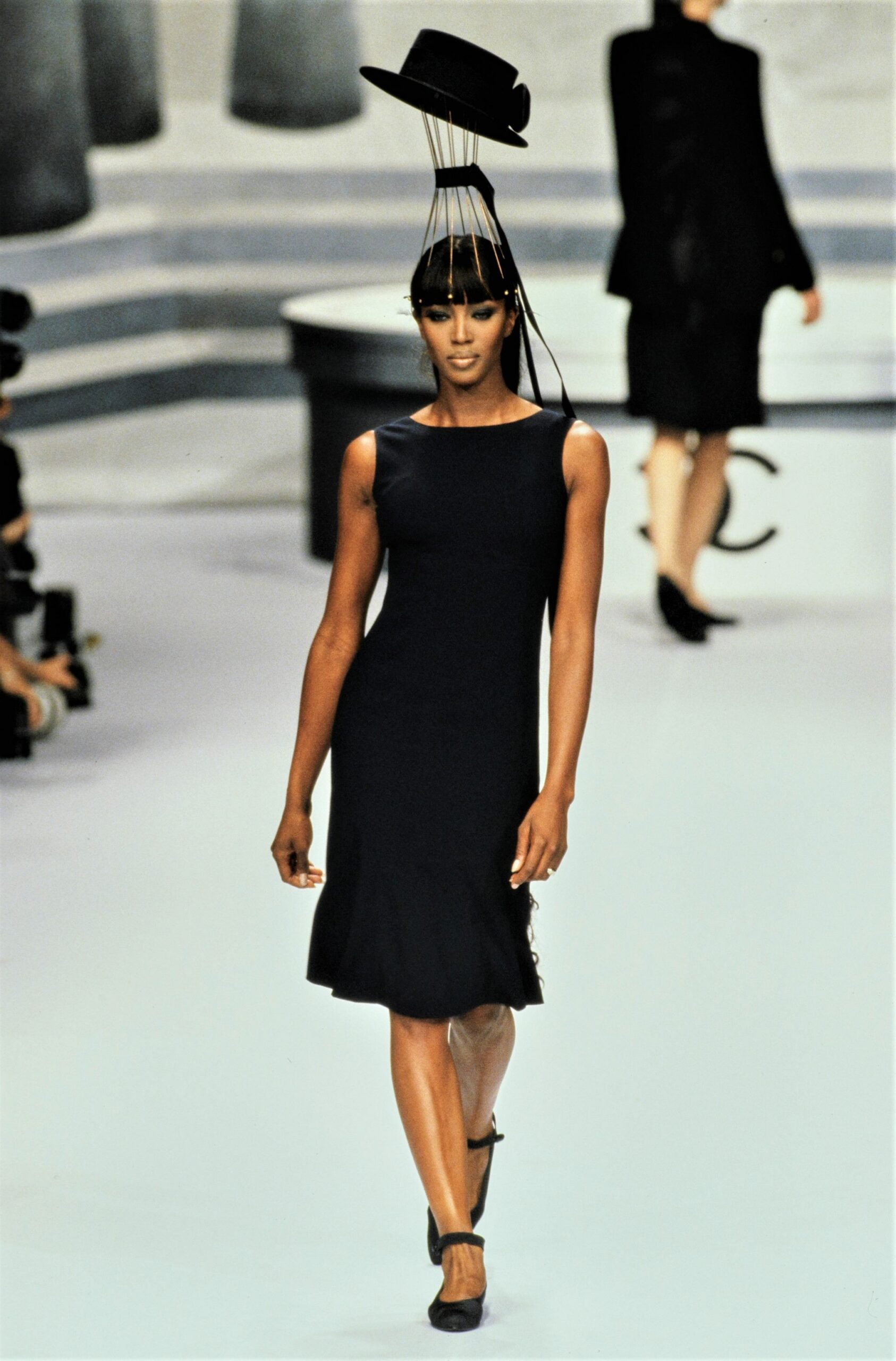 black fitted midi dress with hat