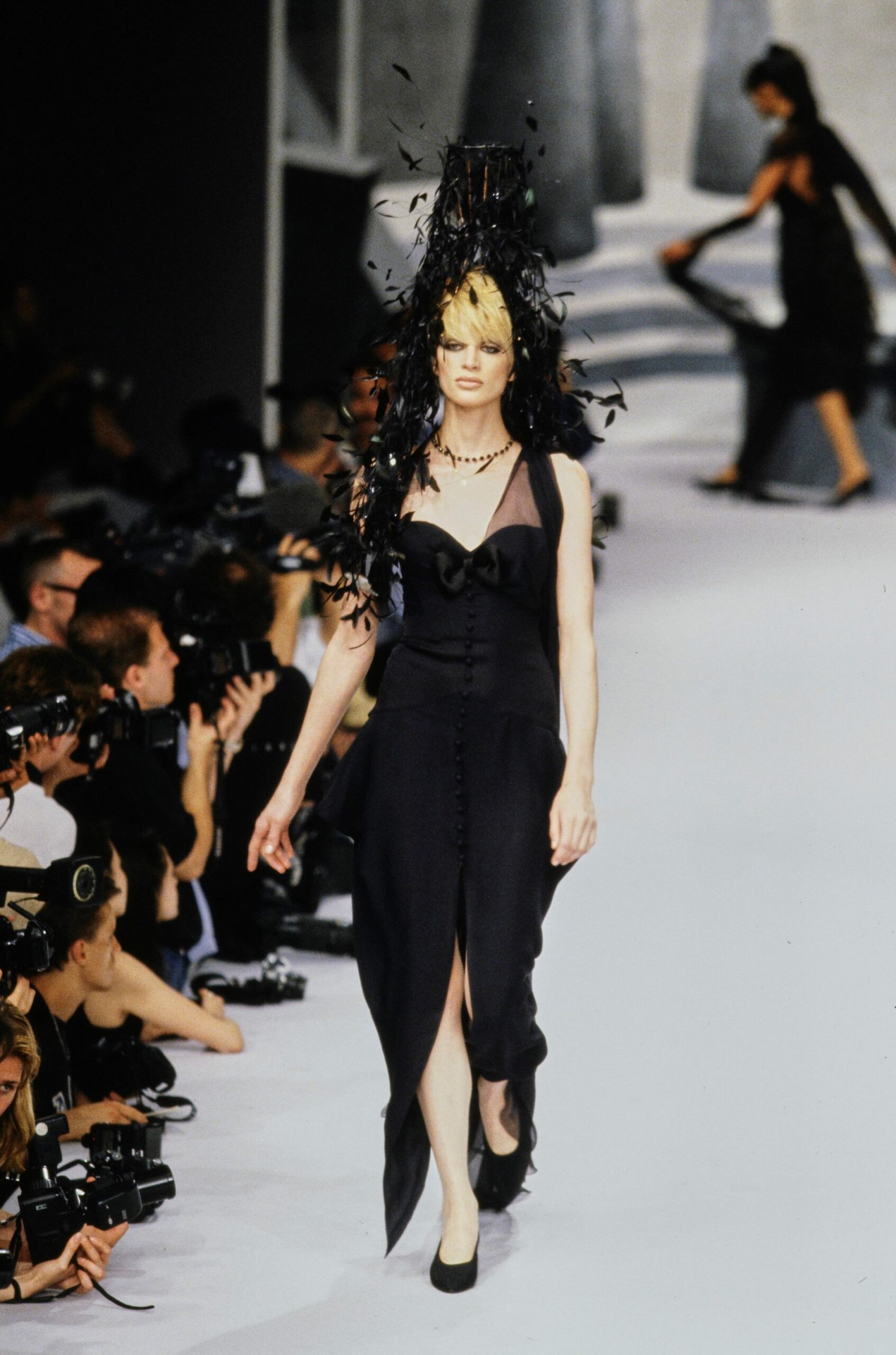 black fitted midi dress with hat