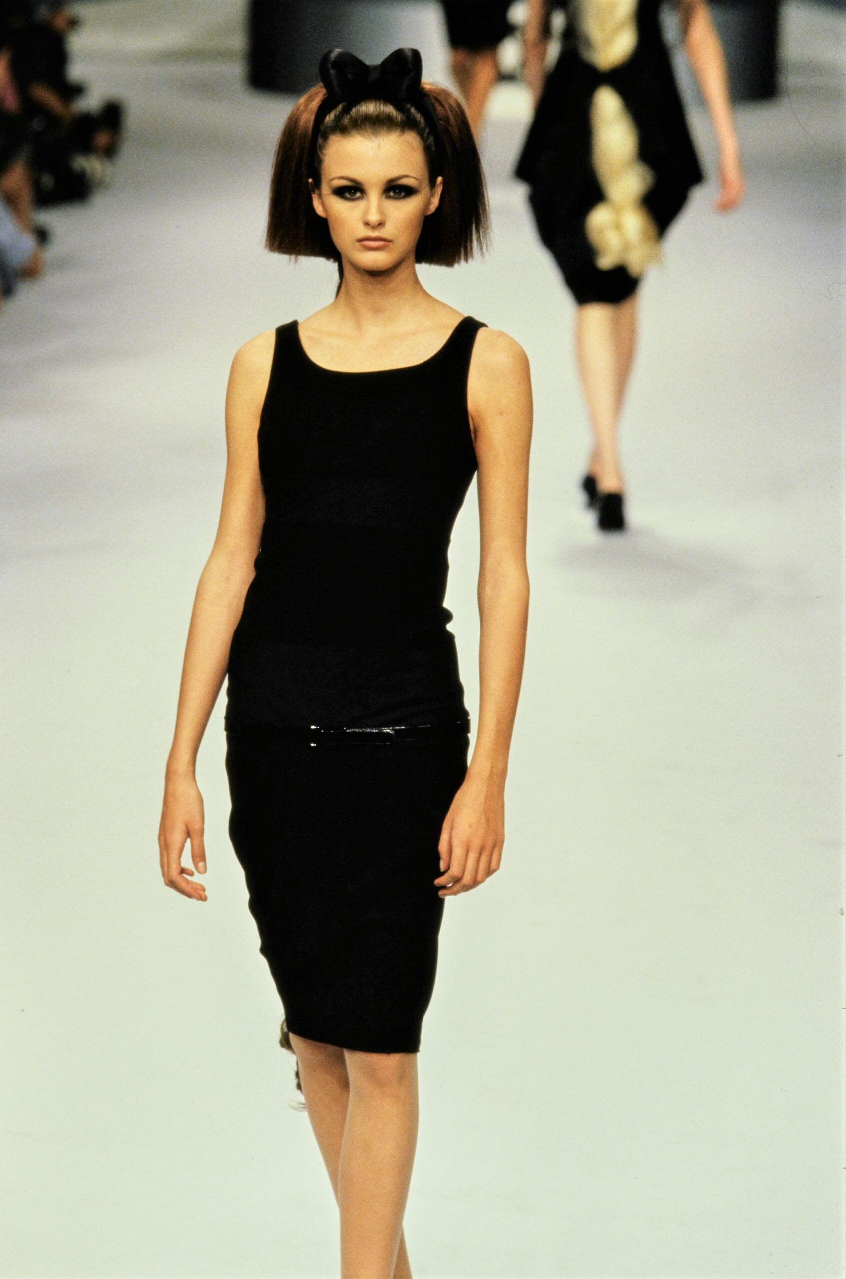 black fitted sleeveless dress