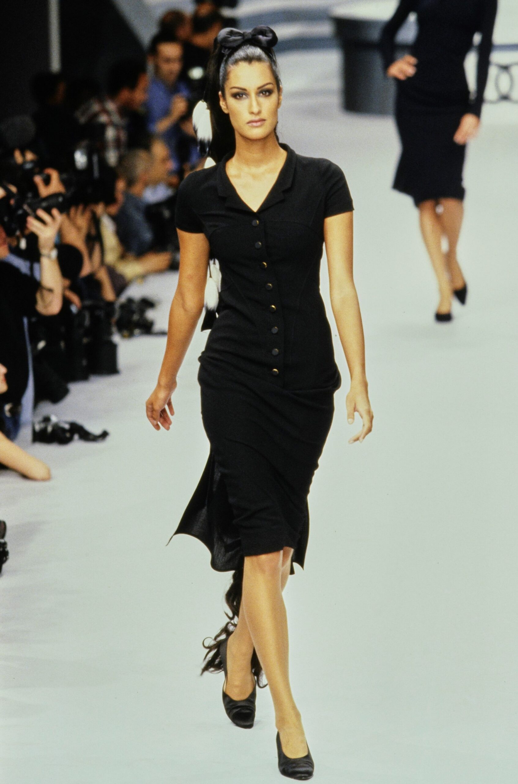 black fitted midi dress with shoes