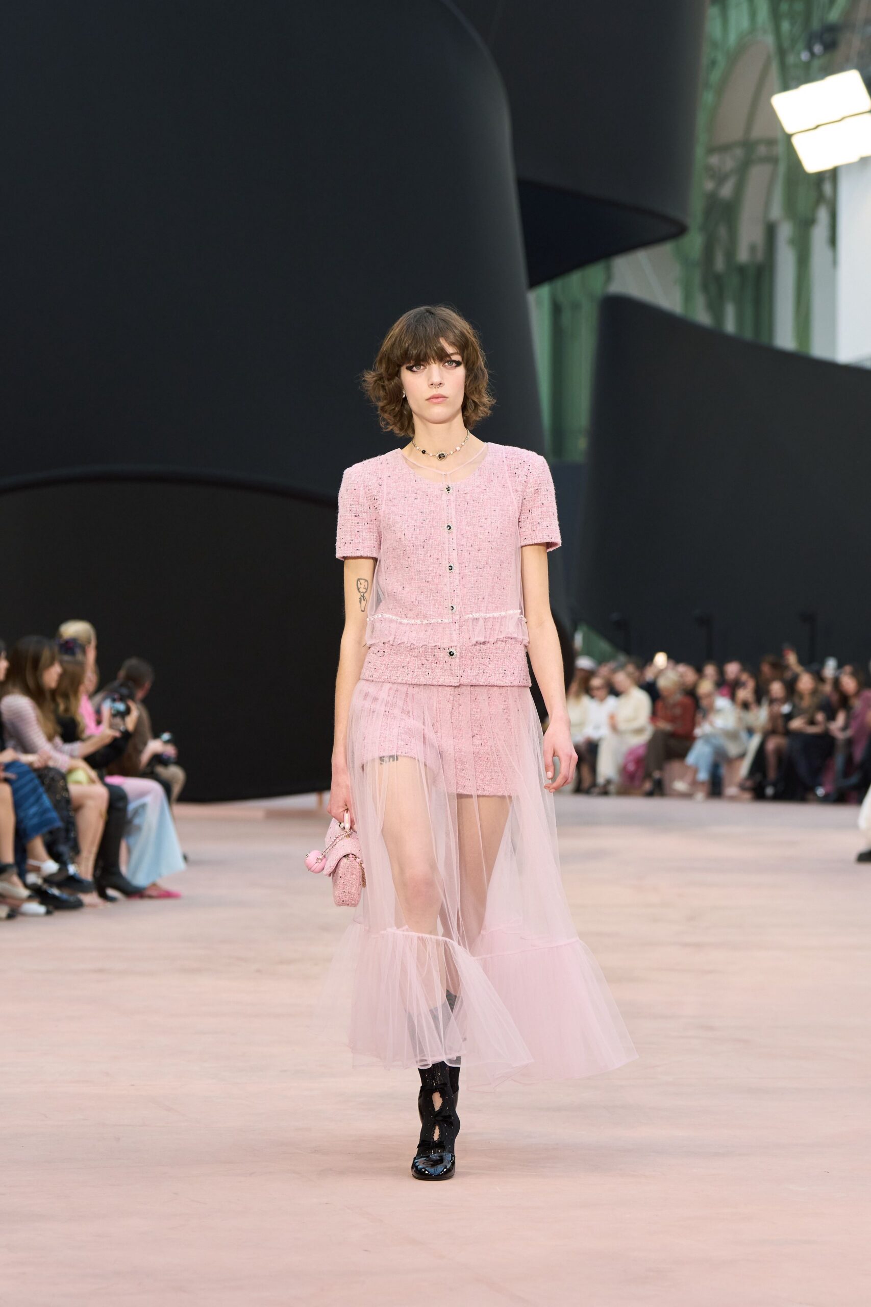 pink cotton short-sleeve collared fitted buttoned top