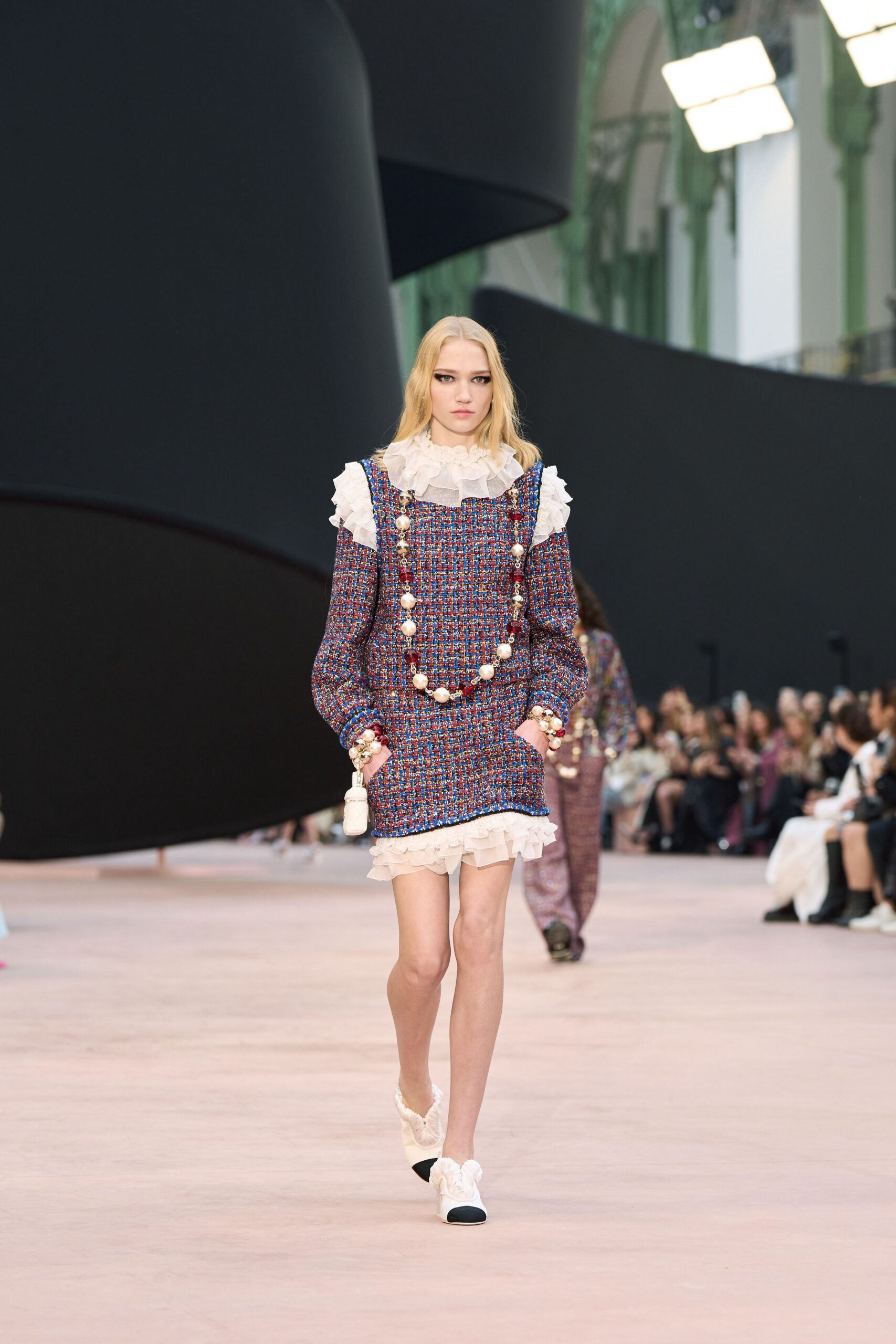 Chanel Fall 2025 Ready-to-Wear Look 17