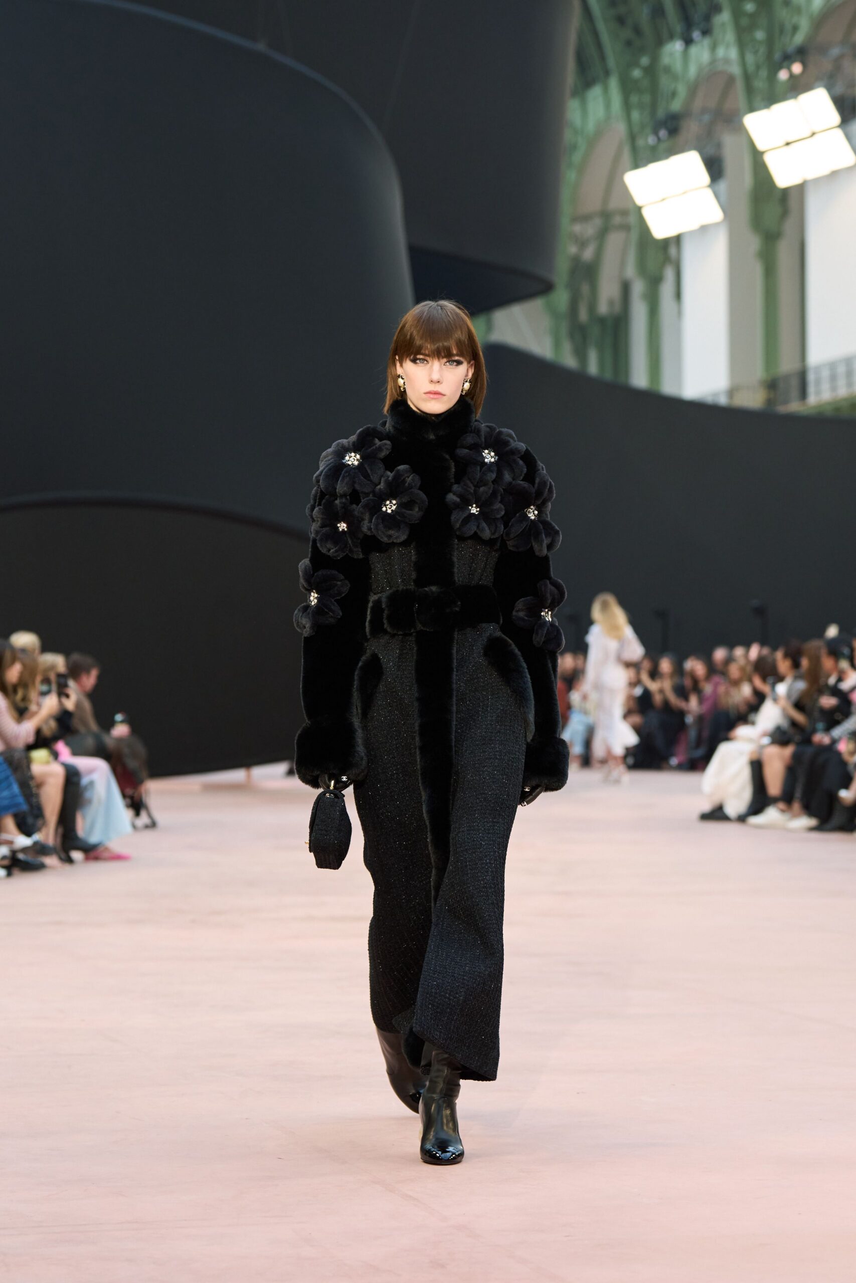 black fur long-sleeve collared fitted embellished coat