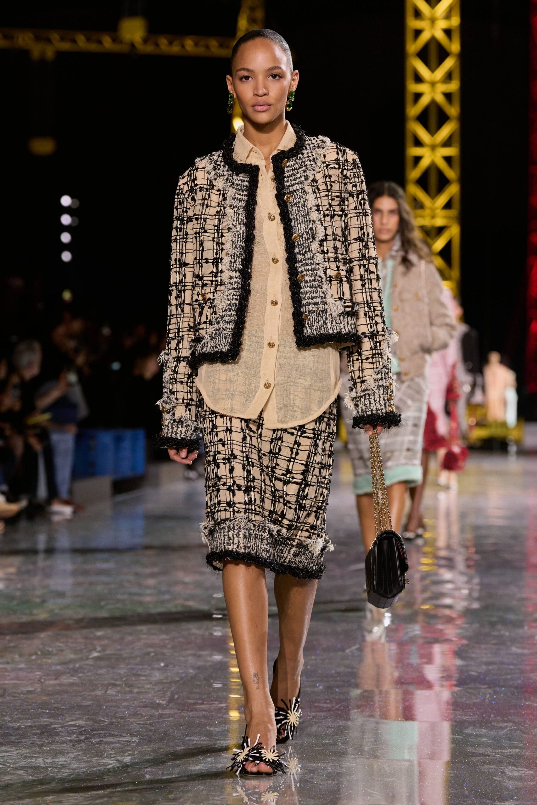 black tweed long-sleeve collared tailored buttoned fringed jacket