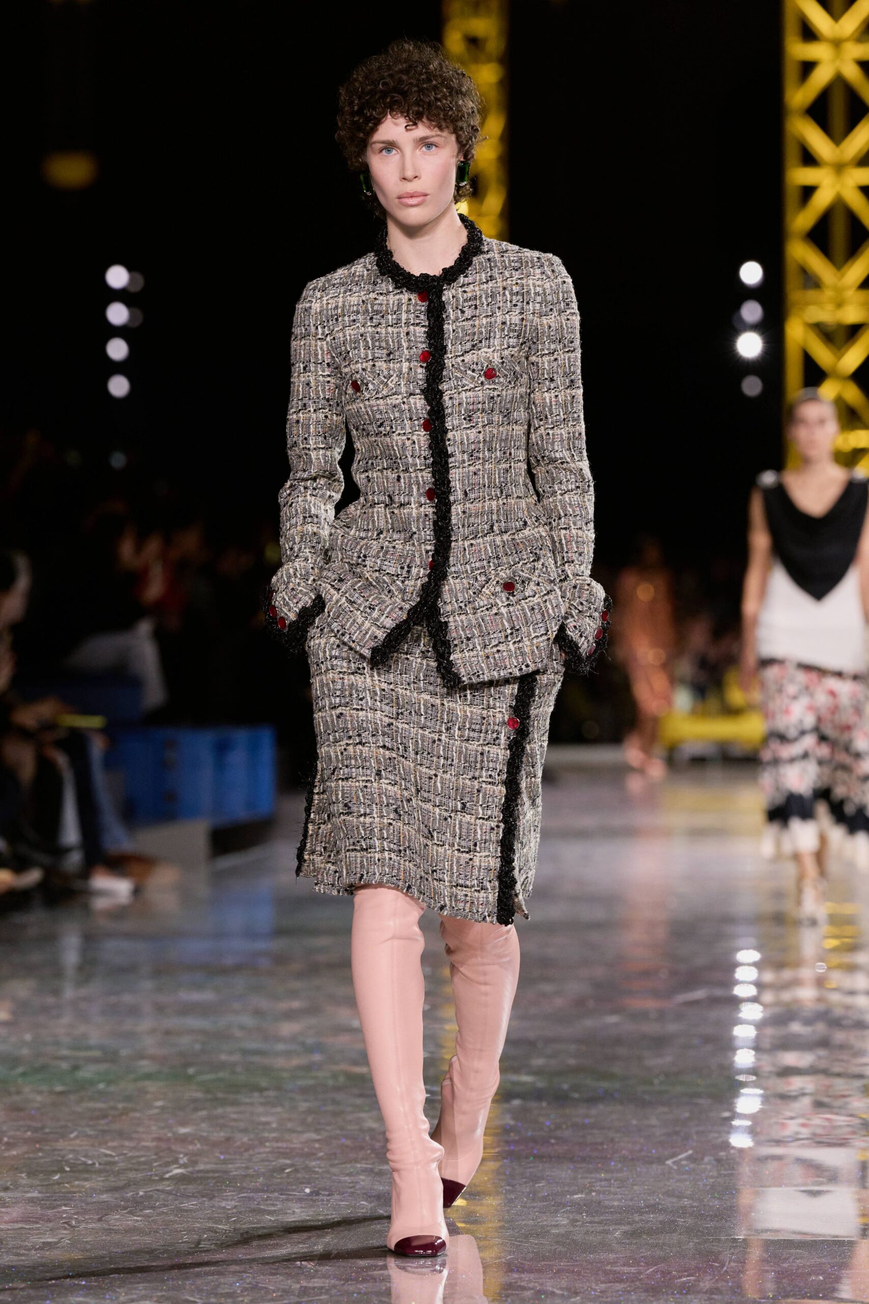 black tweed long-sleeve collared tailored buttoned pencil suit