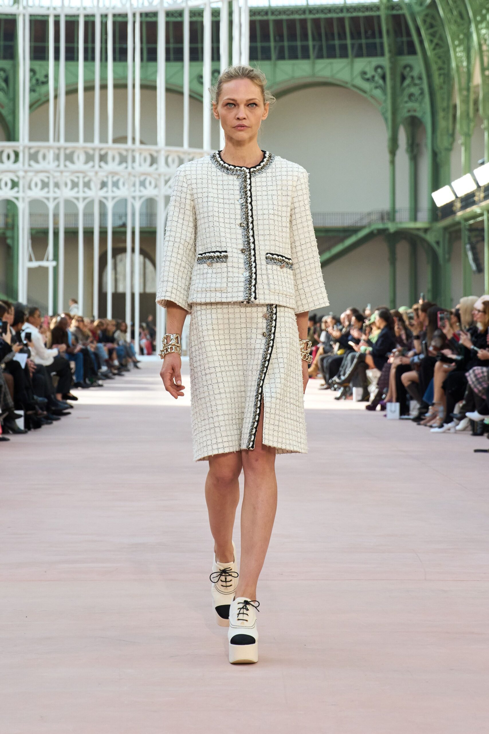 Chanel Spring 2025 Ready-to-Wear Look 4