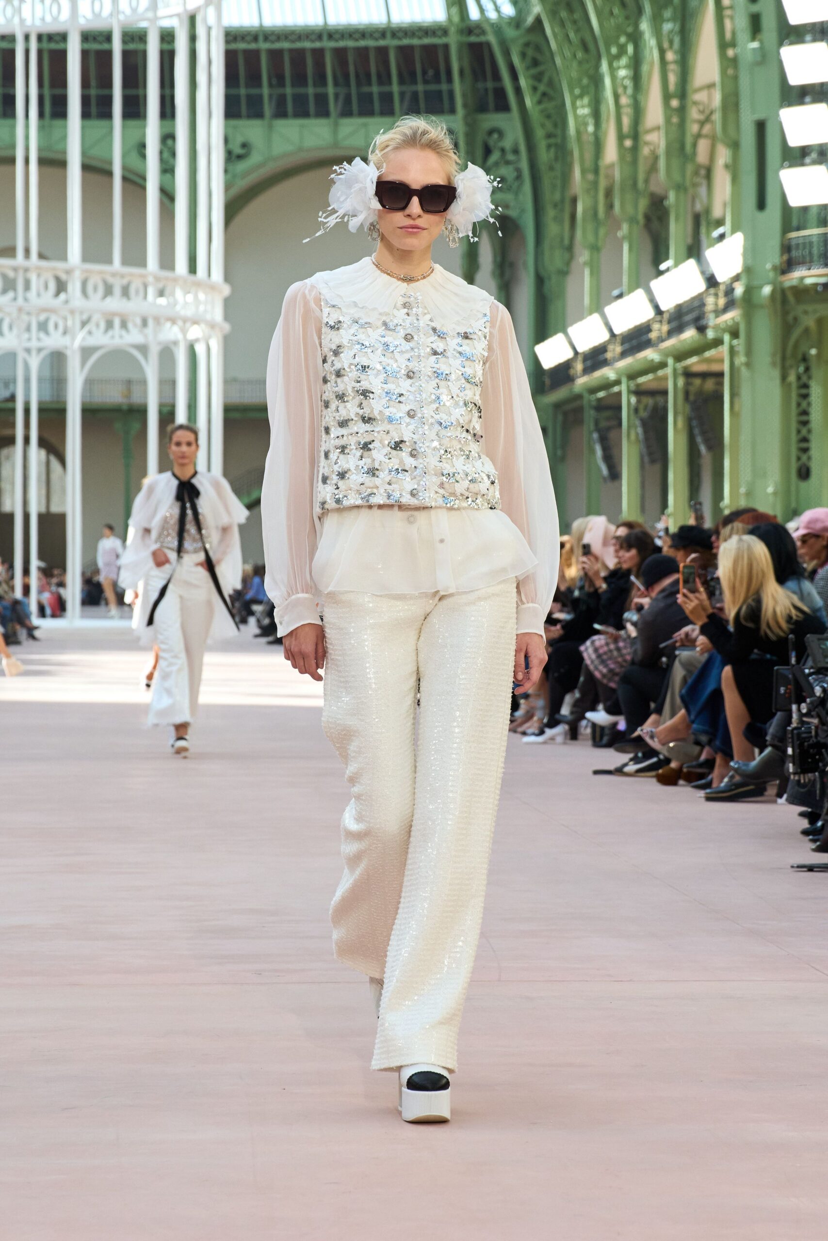 Chanel Spring 2025 Ready-to-Wear Look 21
