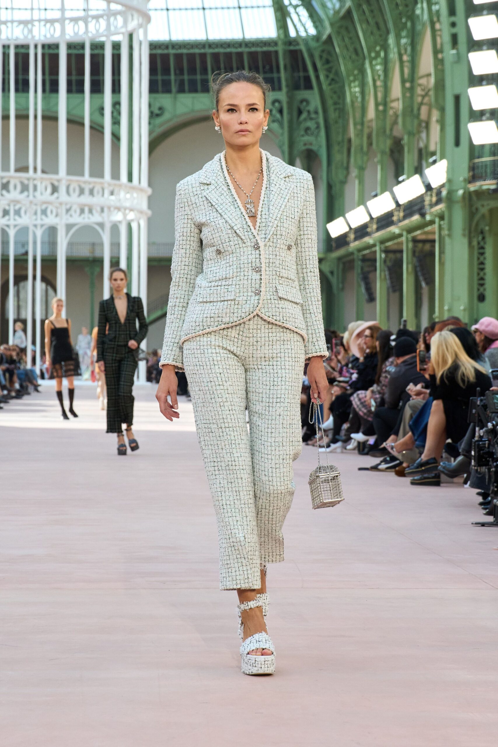Chanel Spring 2025 Ready-to-Wear Look 43