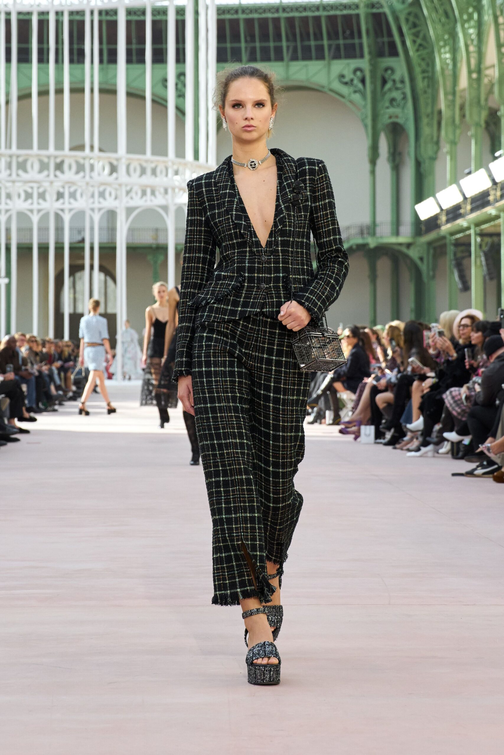 Chanel Spring 2025 Ready-to-Wear Look 44