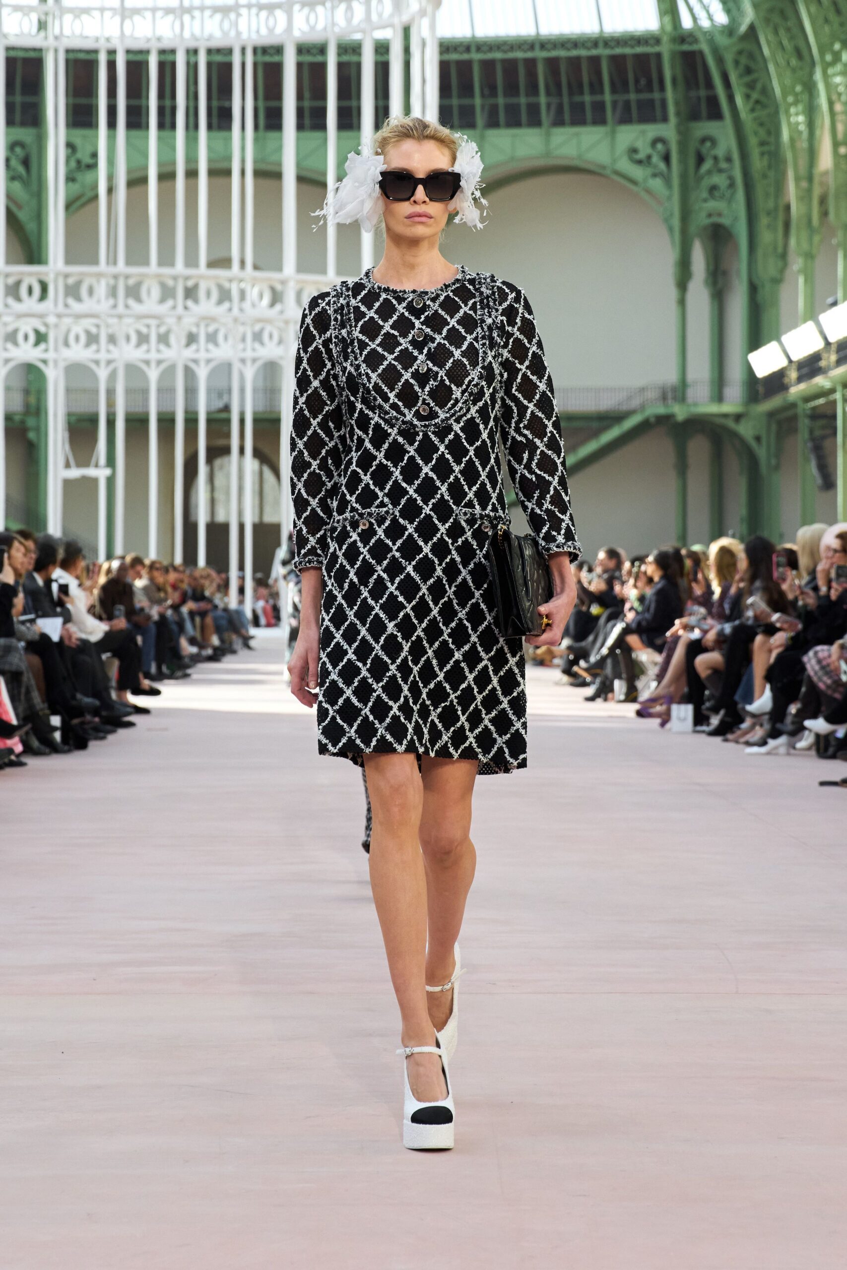 Chanel Spring 2025 Ready-to-Wear Look 49