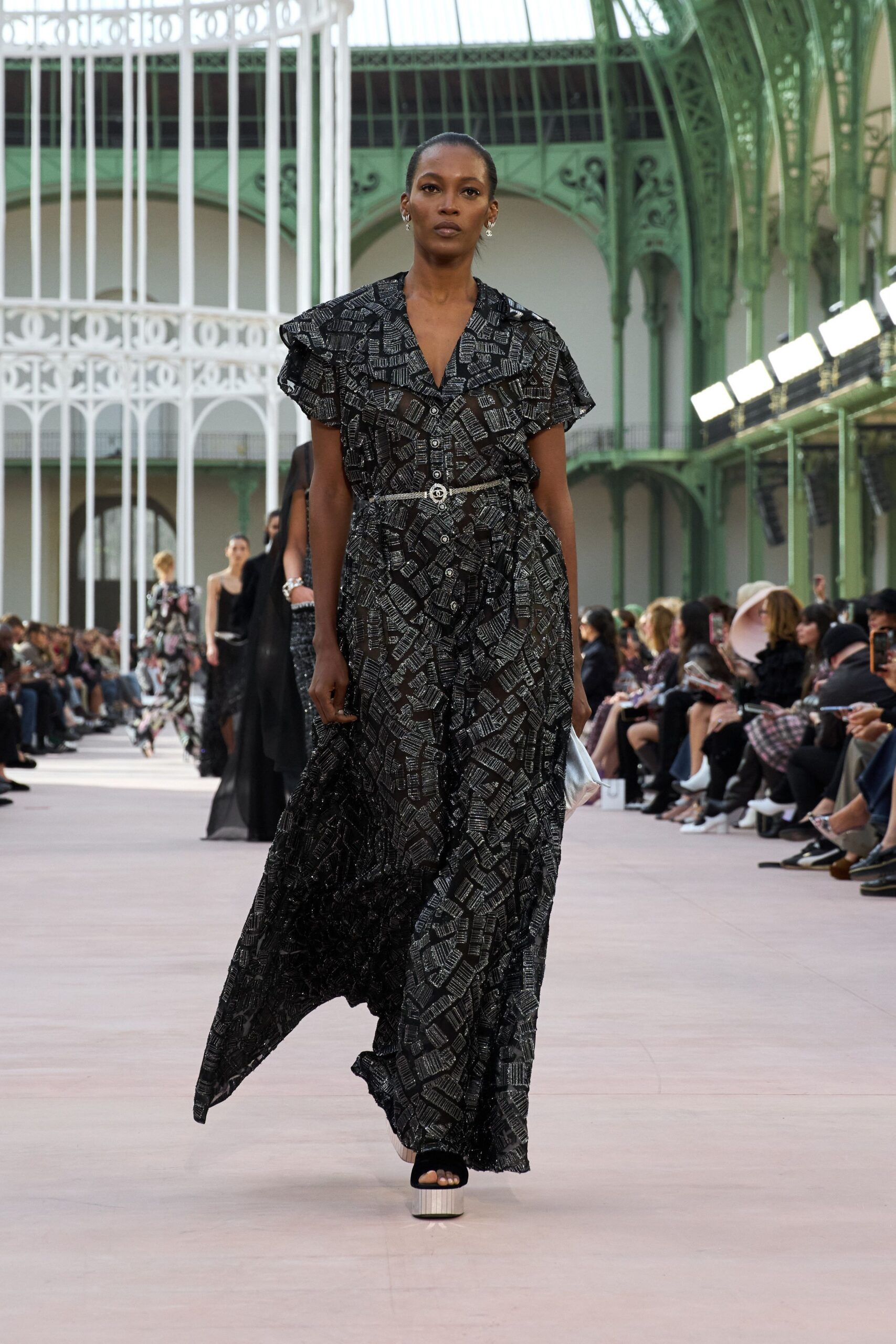 black silk short-sleeve v-neck fitted layered printed gown