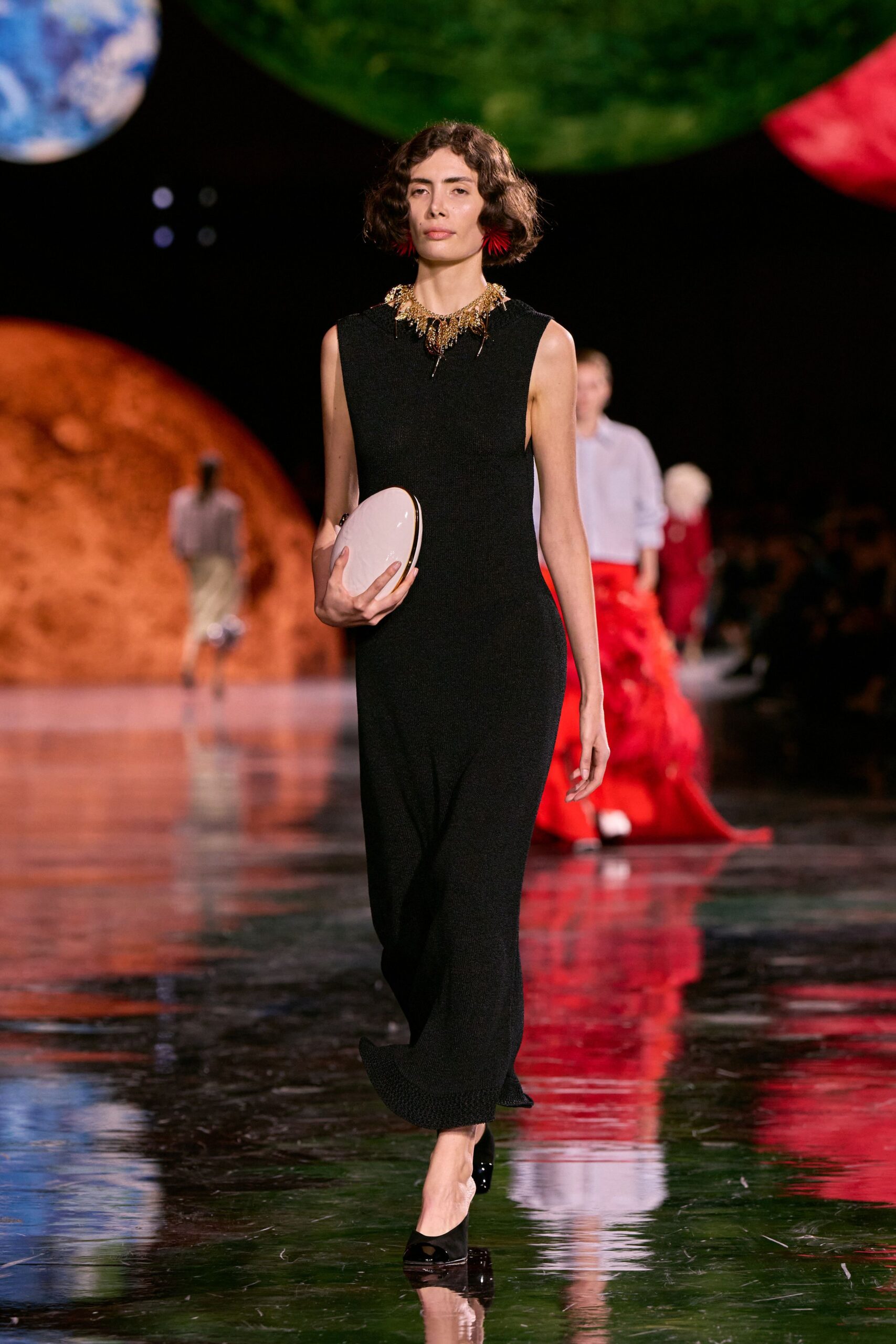 black fitted sleeveless maxi dress
