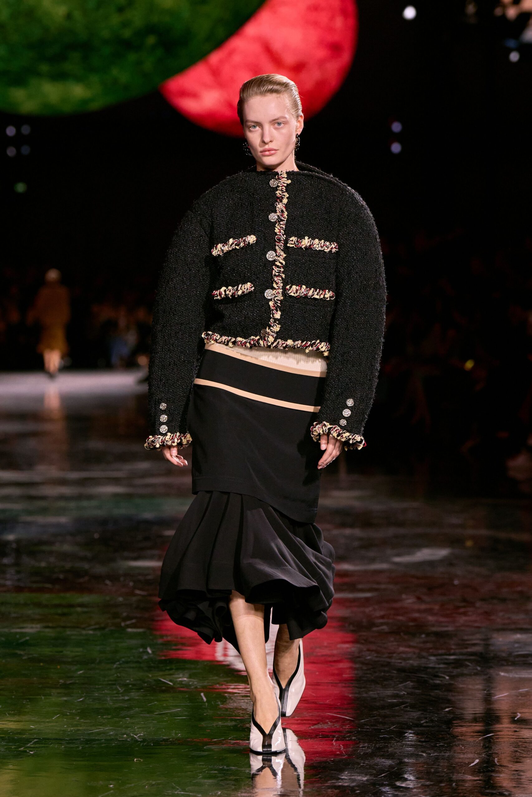 black wool long-sleeve collared fitted buttoned embellished jacket