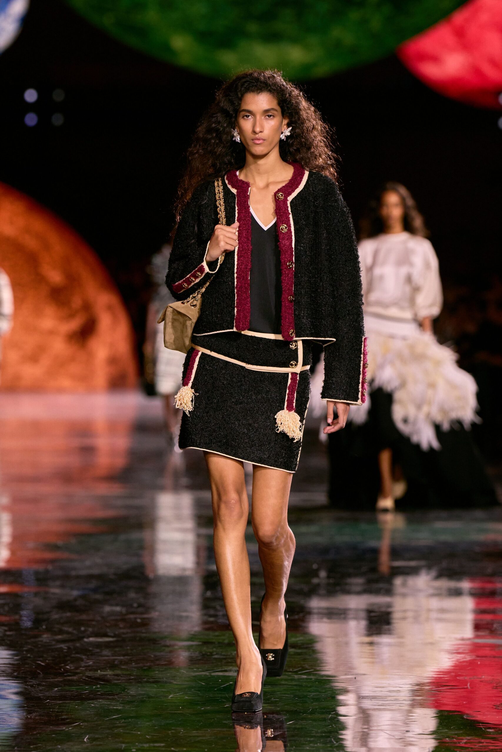 black tweed long-sleeve collared fitted buttoned fringed jacket